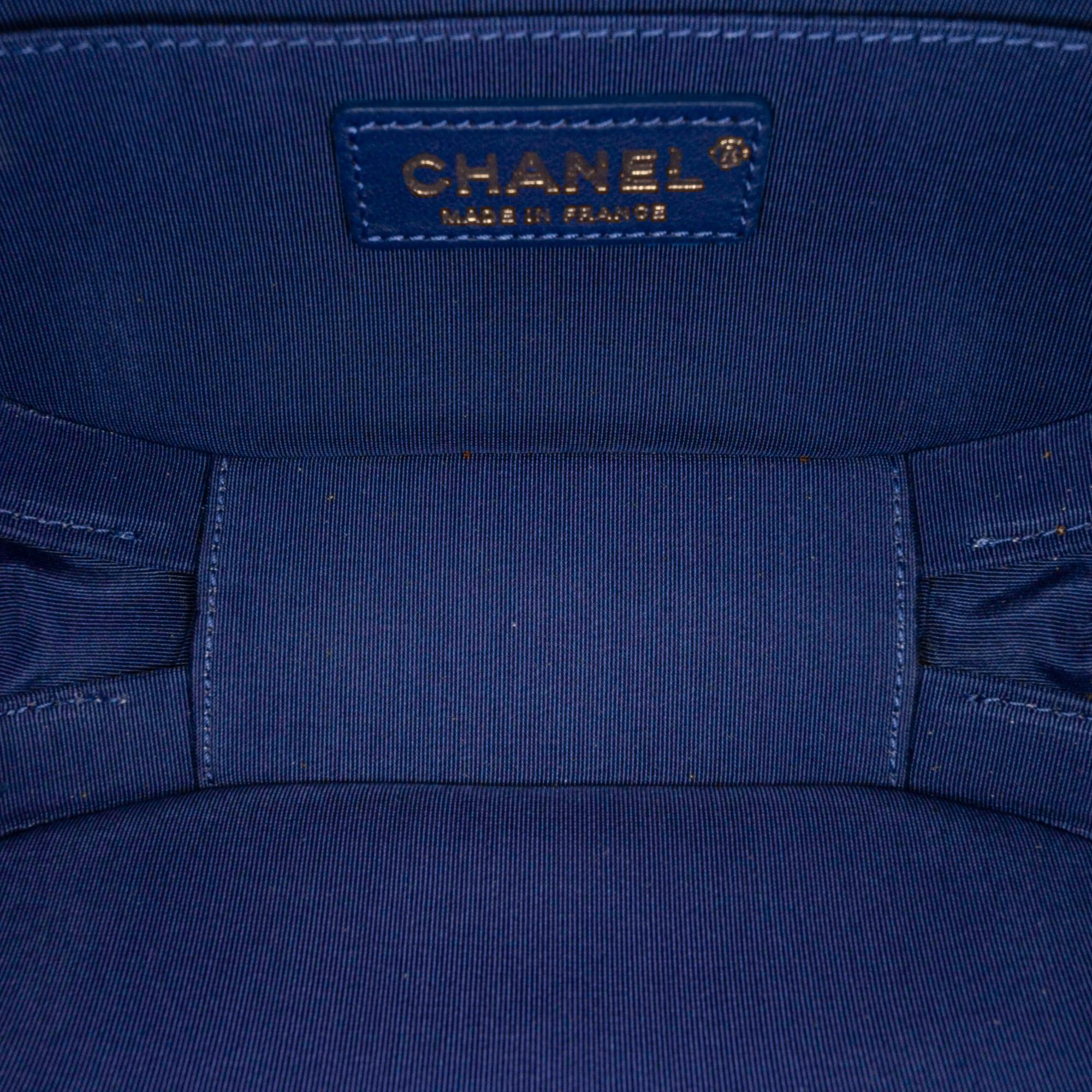Chanel Small Crumpled Calfskin Vanity Case (SHG-Ny4Twz)