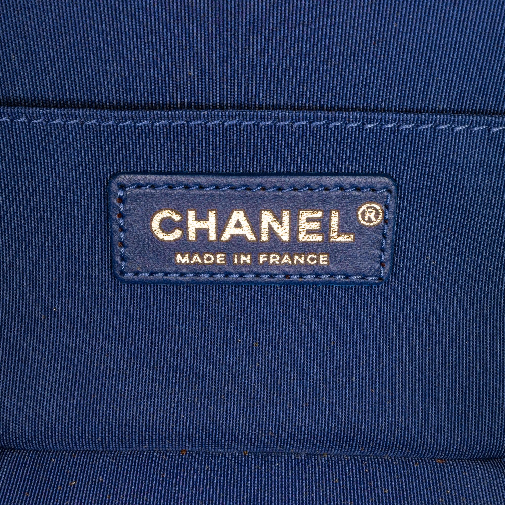 Chanel Small Crumpled Calfskin Vanity Case (SHG-Ny4Twz)