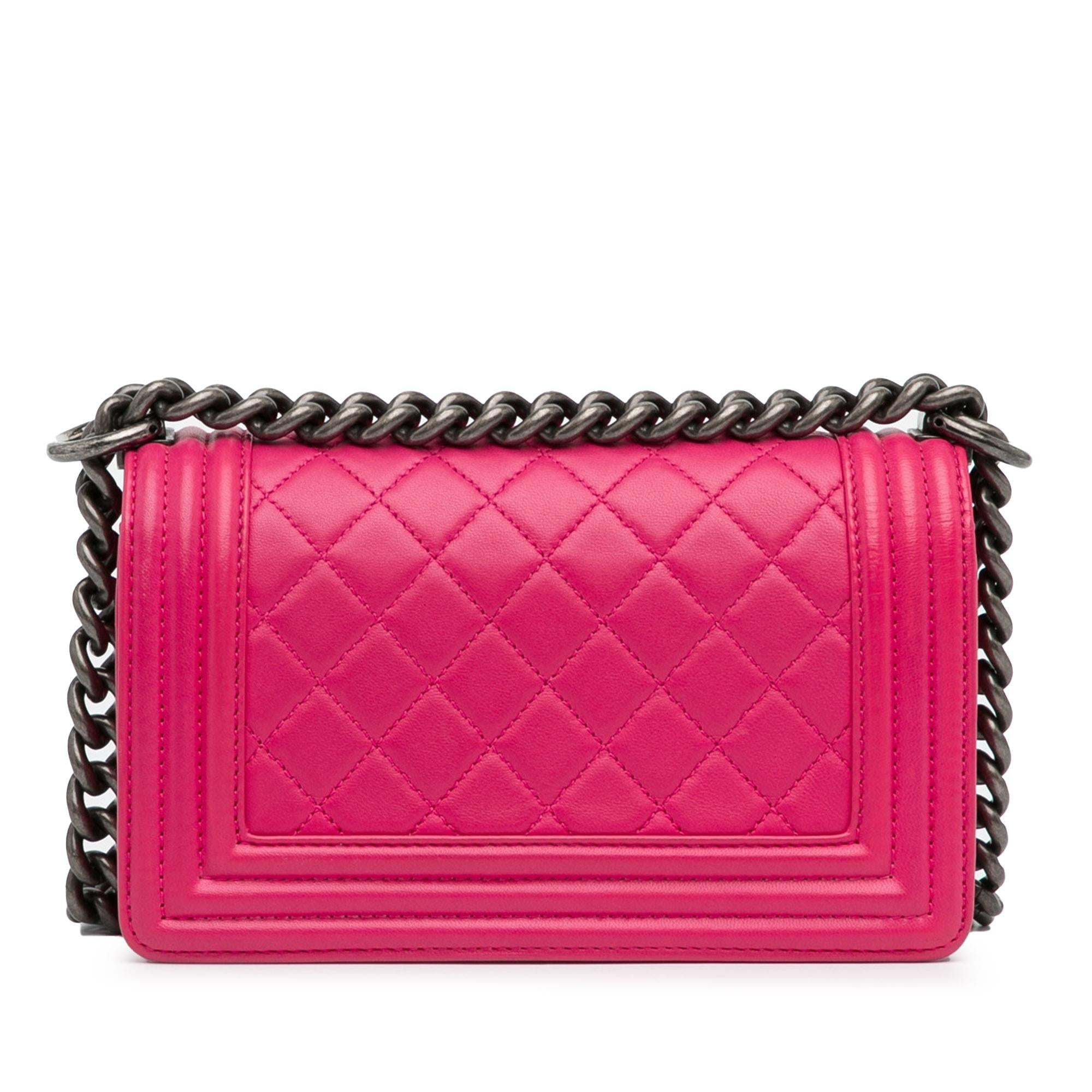 Chanel Small Lambskin Boy Flap (SHG-q4gnrk)