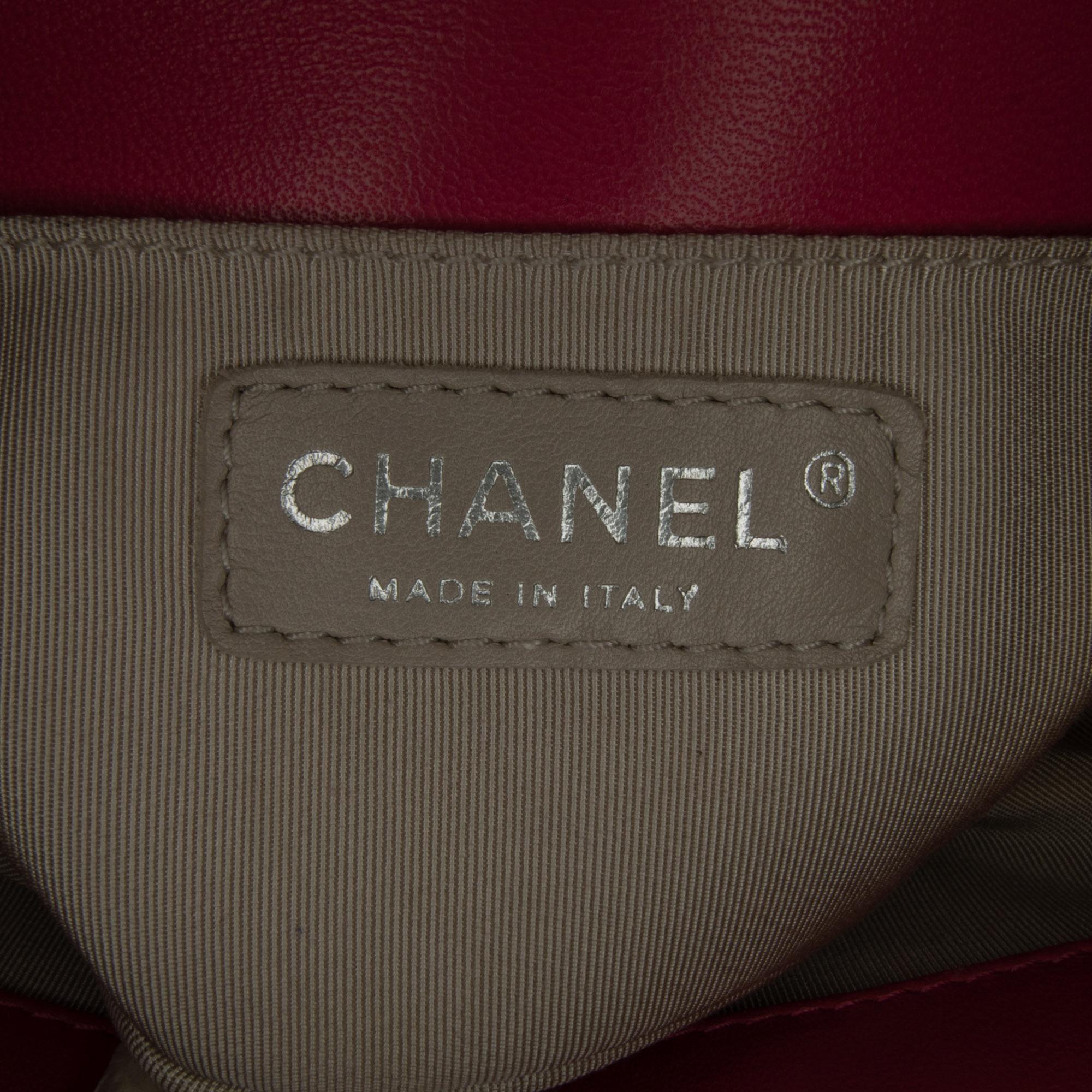 Chanel Small Lambskin Boy Flap (SHG-q4gnrk)