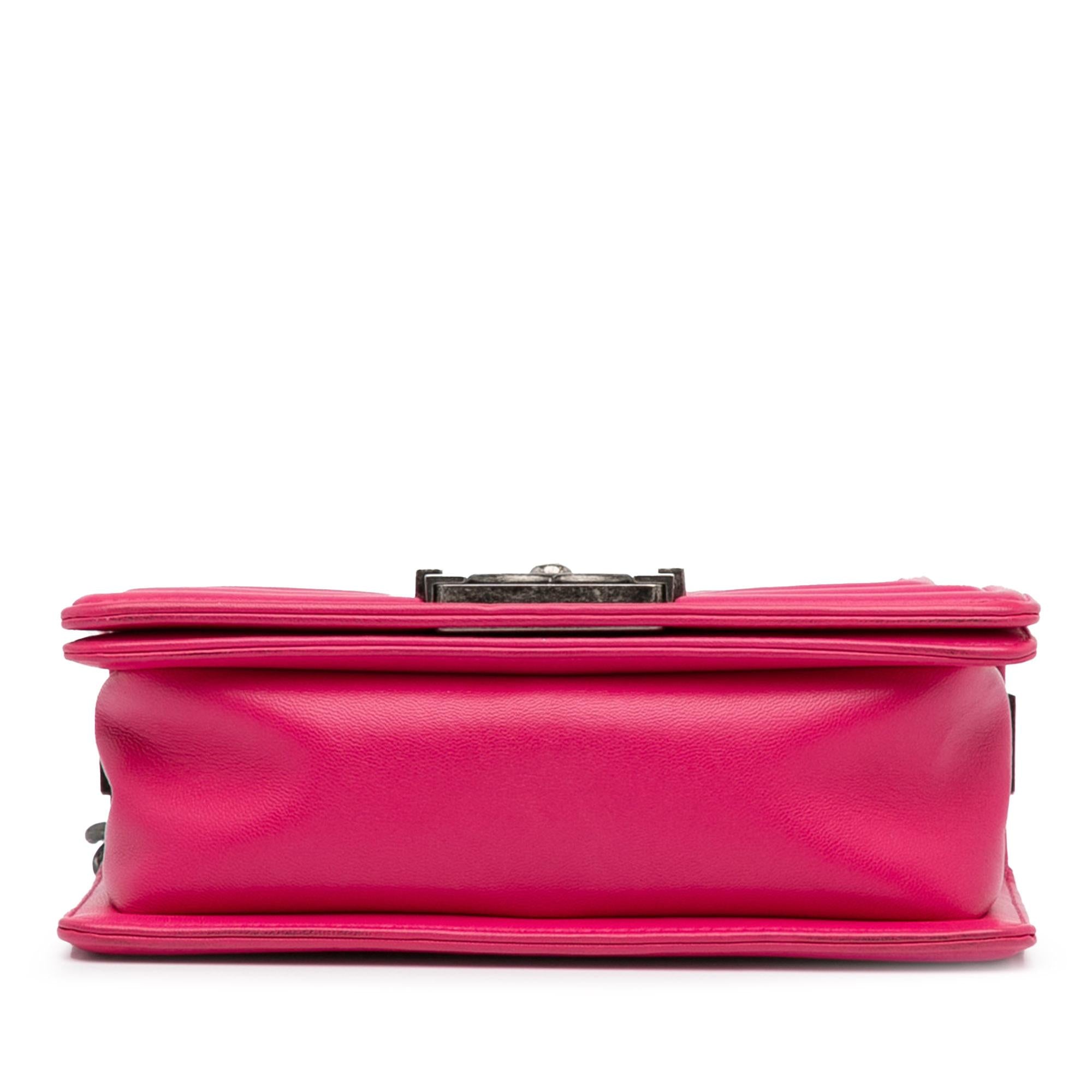 Chanel Small Lambskin Boy Flap (SHG-q4gnrk)