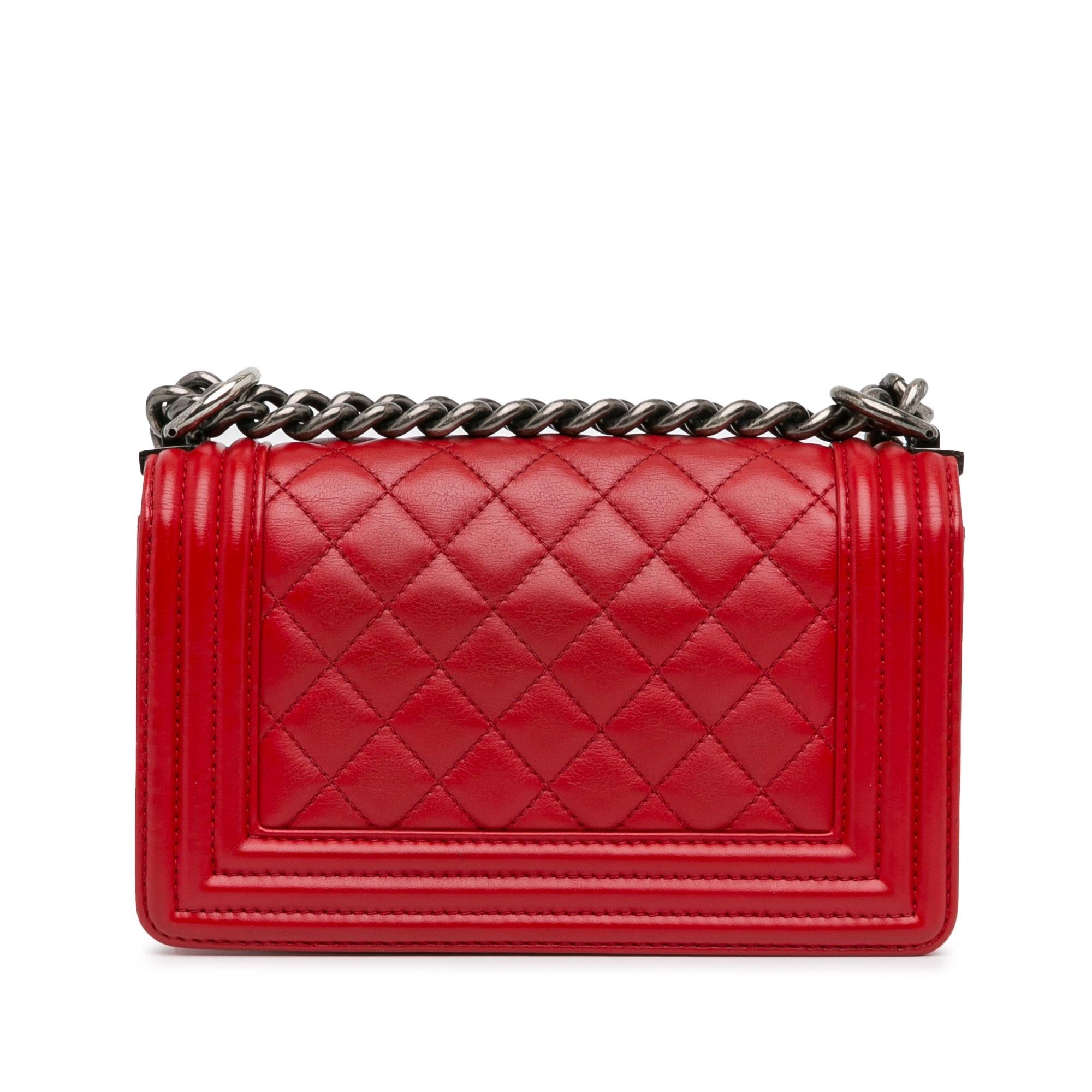 Chanel Small Lambskin Boy Flap (SHG-S5WFuh)