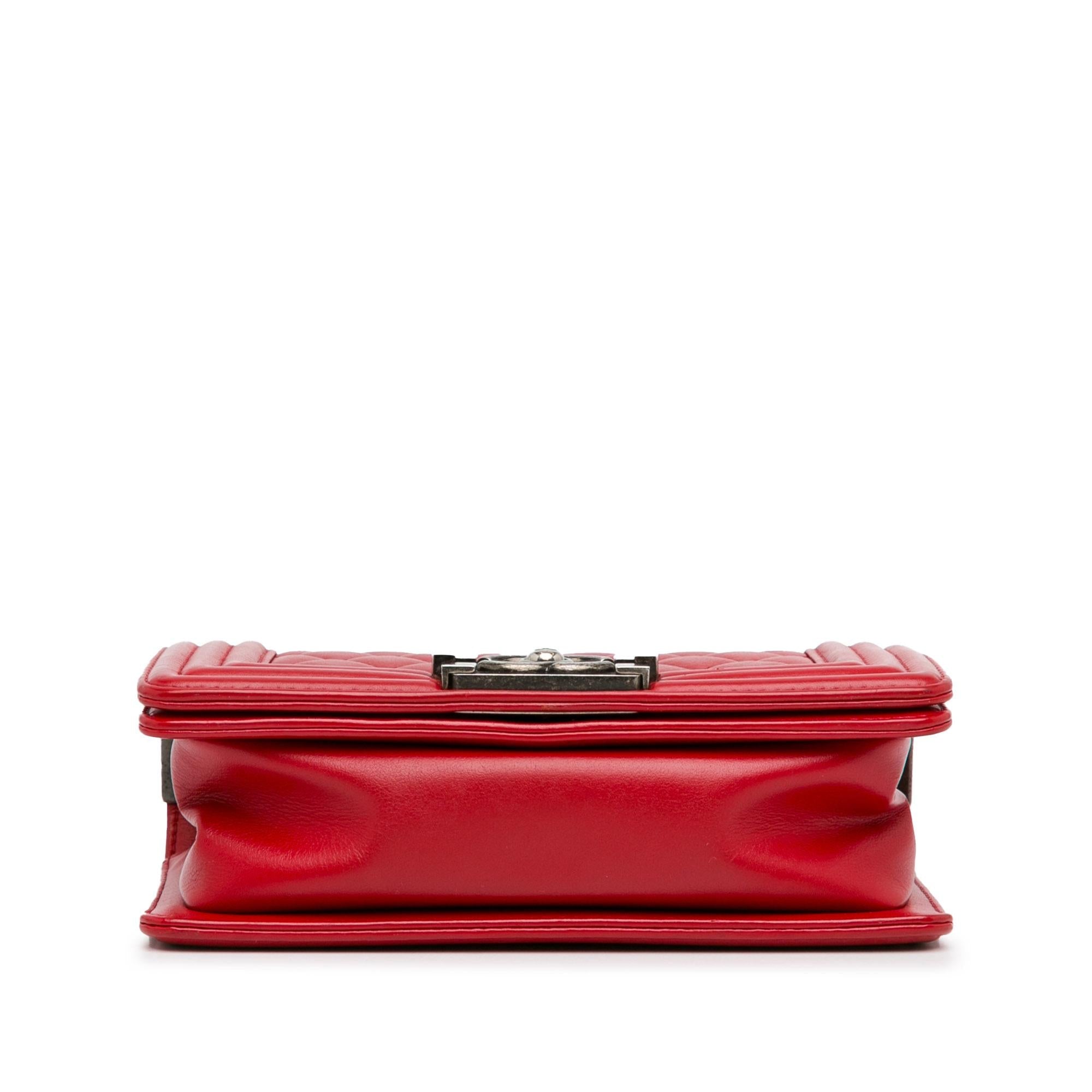 Chanel Small Lambskin Boy Flap (SHG-S5WFuh)