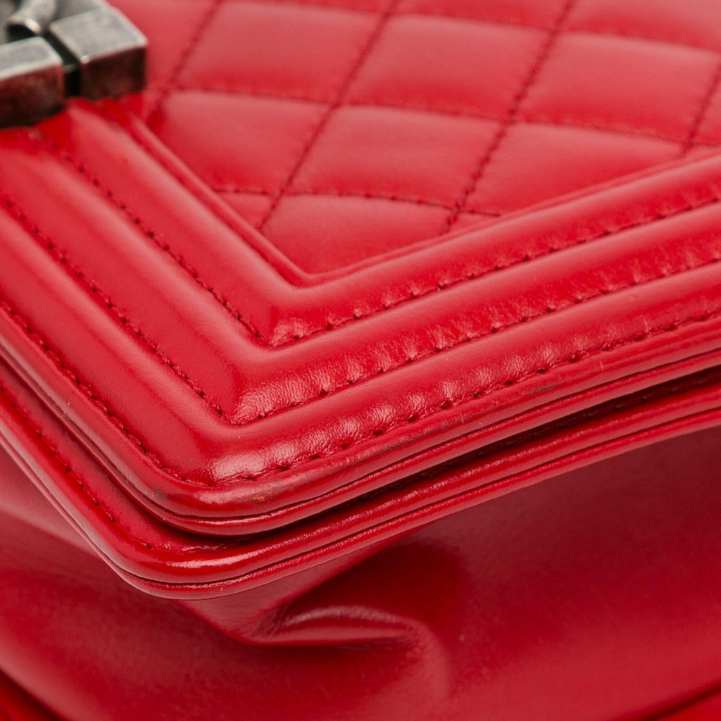 Chanel Small Lambskin Boy Flap (SHG-S5WFuh)