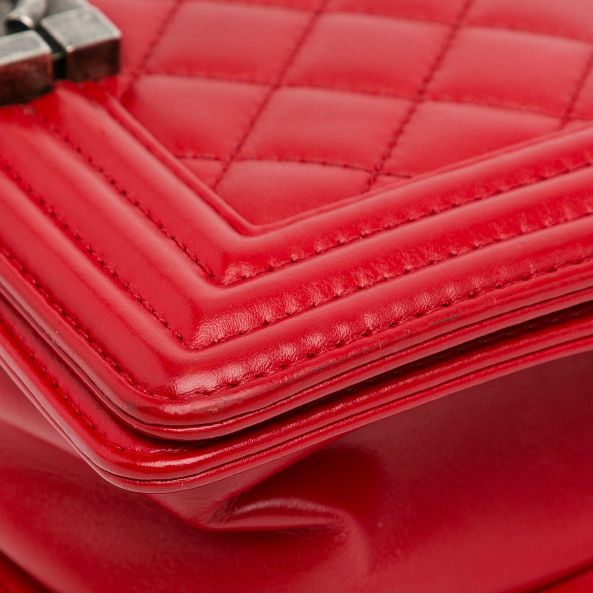 Chanel Small Lambskin Boy Flap (SHG-S5WFuh)
