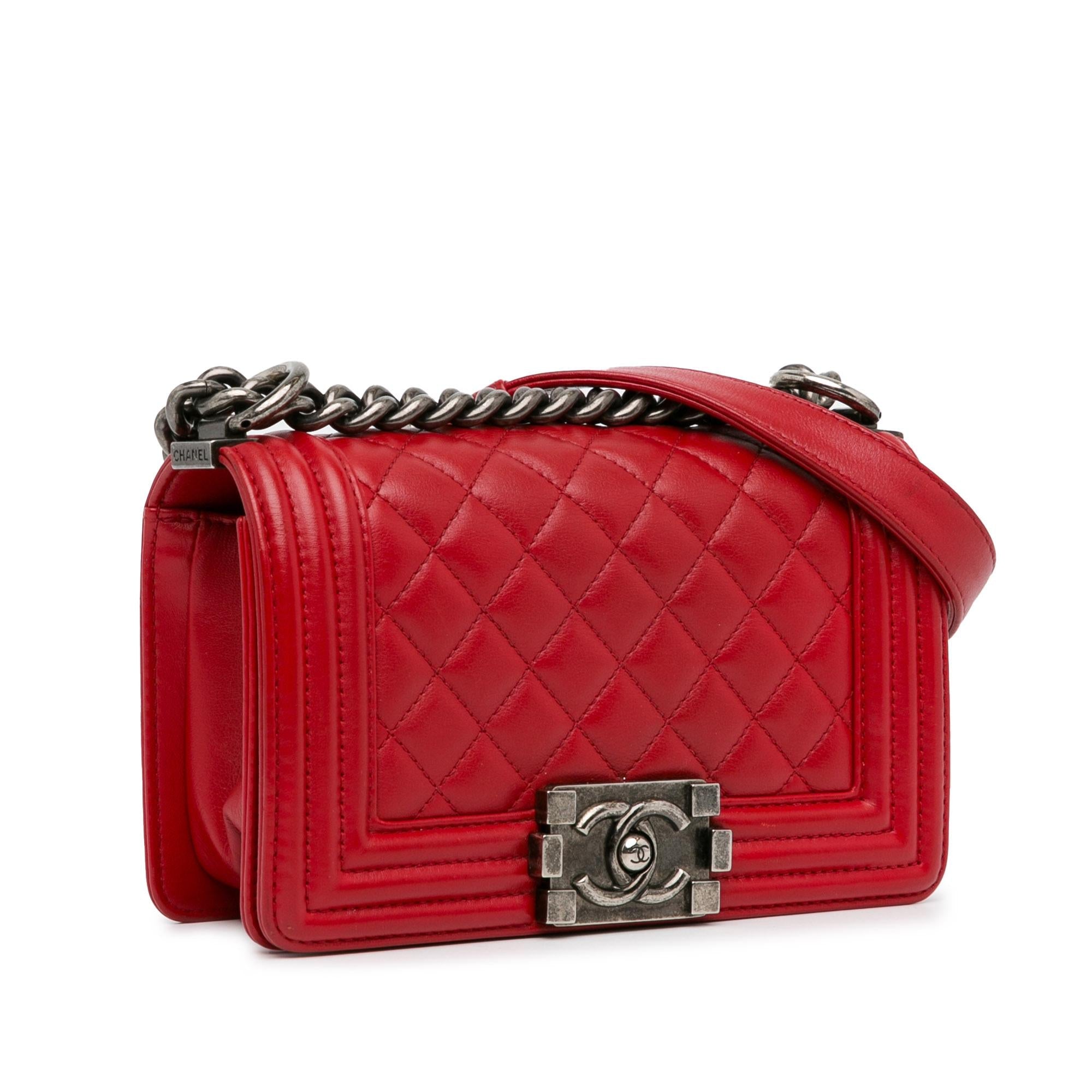Chanel Small Lambskin Boy Flap (SHG-S5WFuh)
