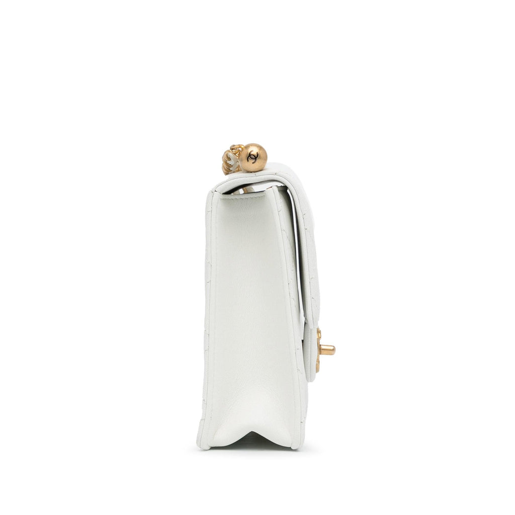 Chanel Small Lambskin Chic Pearls Flap (SHG-aY4p5K)