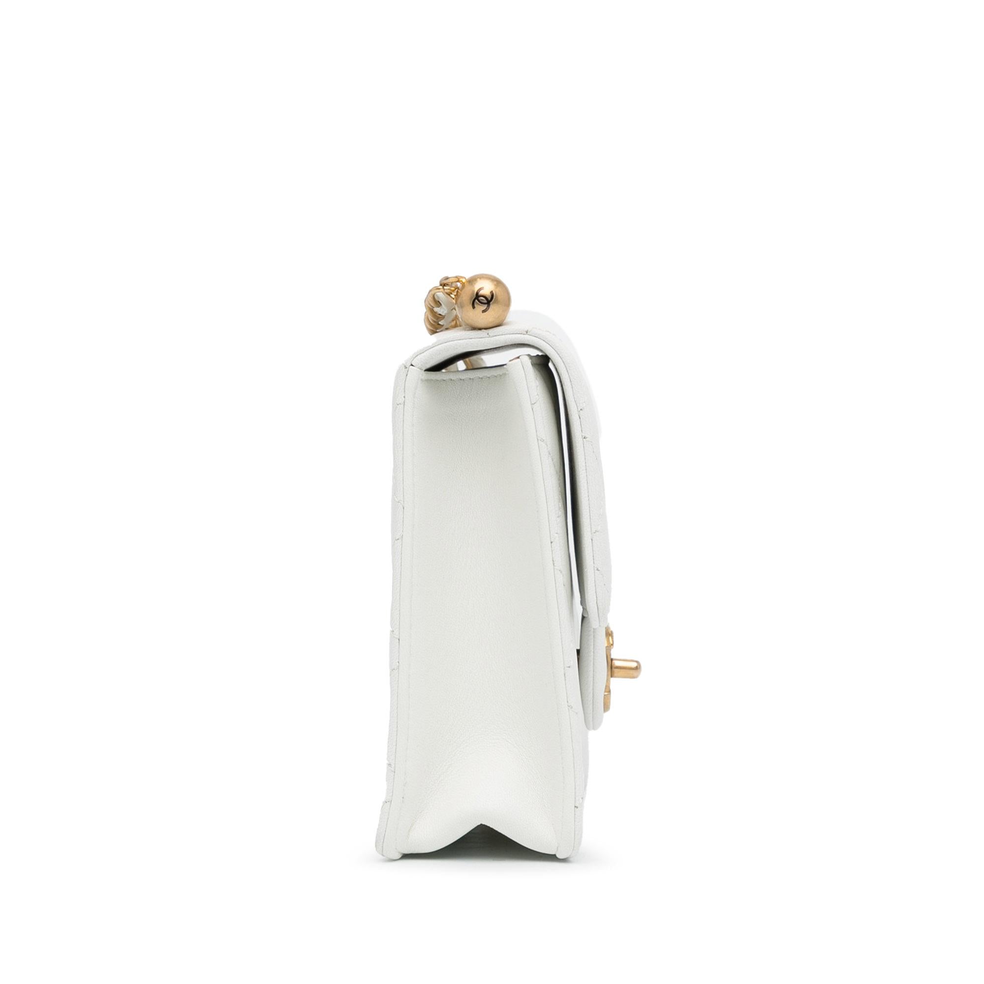 Chanel Small Lambskin Chic Pearls Flap (SHG-aY4p5K)