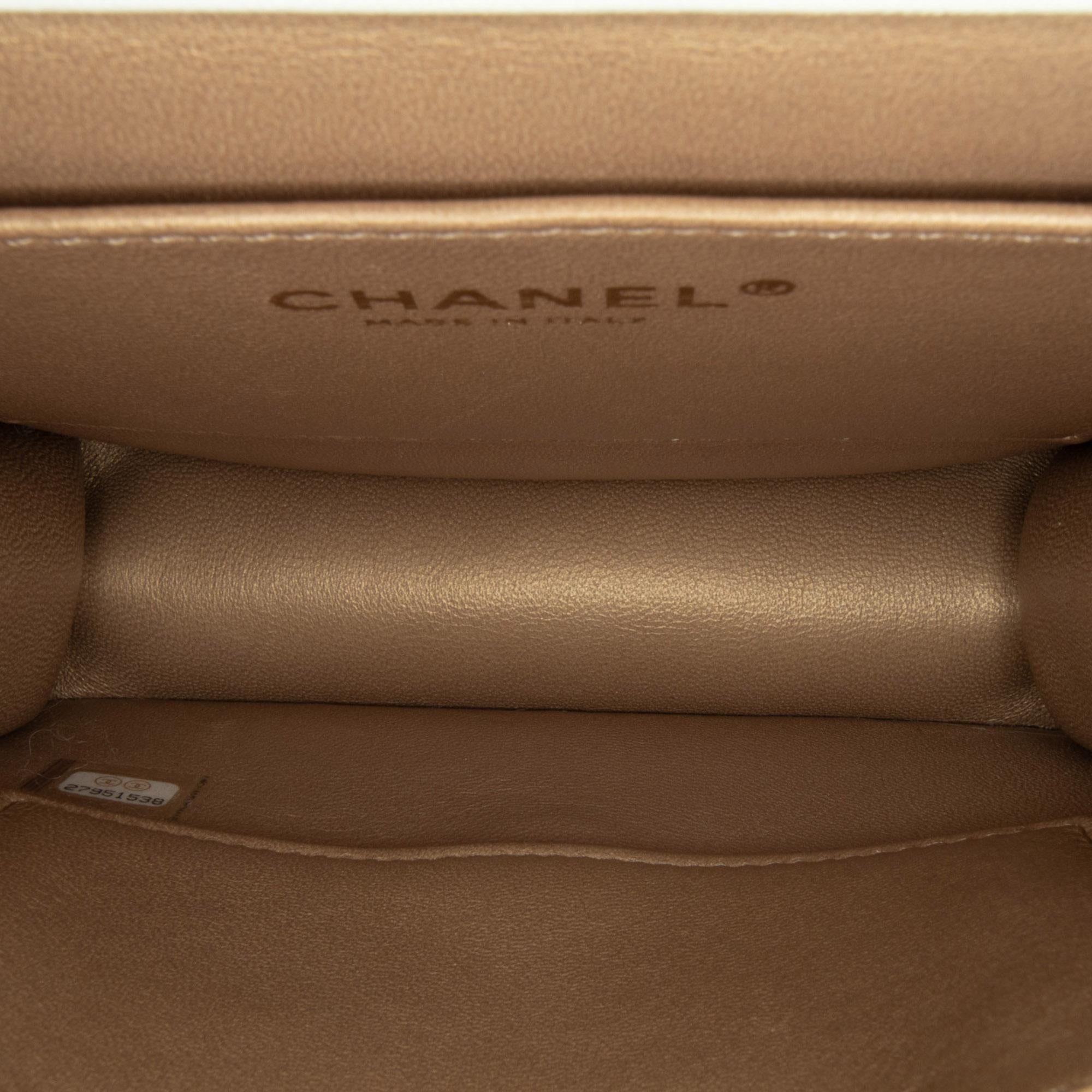 Chanel Small Lambskin Chic Pearls Flap (SHG-aY4p5K)