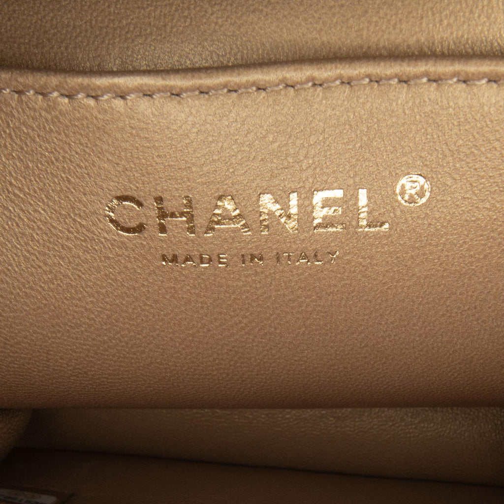 Chanel Small Lambskin Chic Pearls Flap (SHG-aY4p5K)