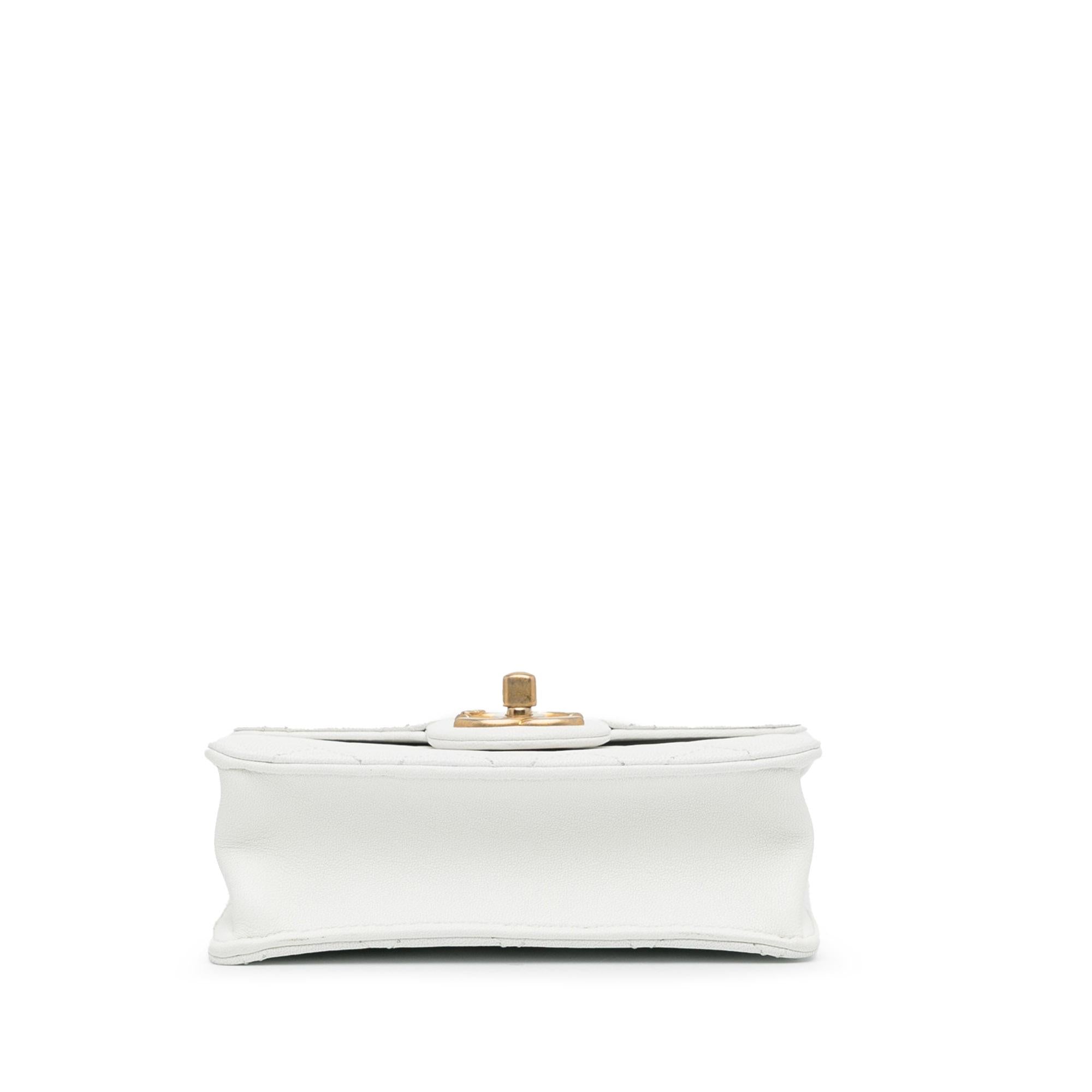Chanel Small Lambskin Chic Pearls Flap (SHG-aY4p5K)
