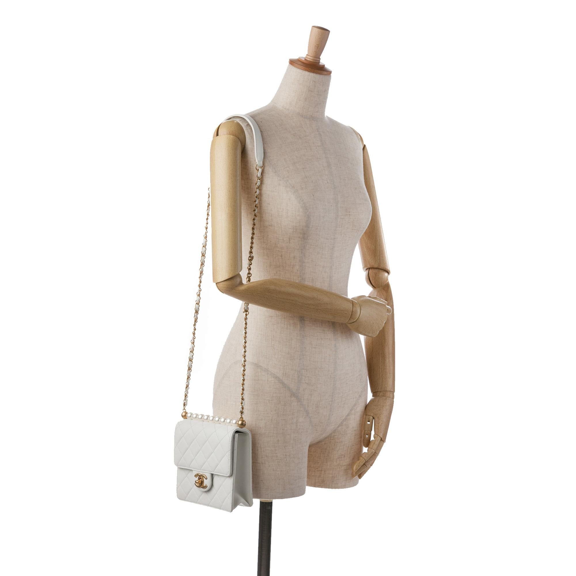 Chanel Small Lambskin Chic Pearls Flap (SHG-aY4p5K)