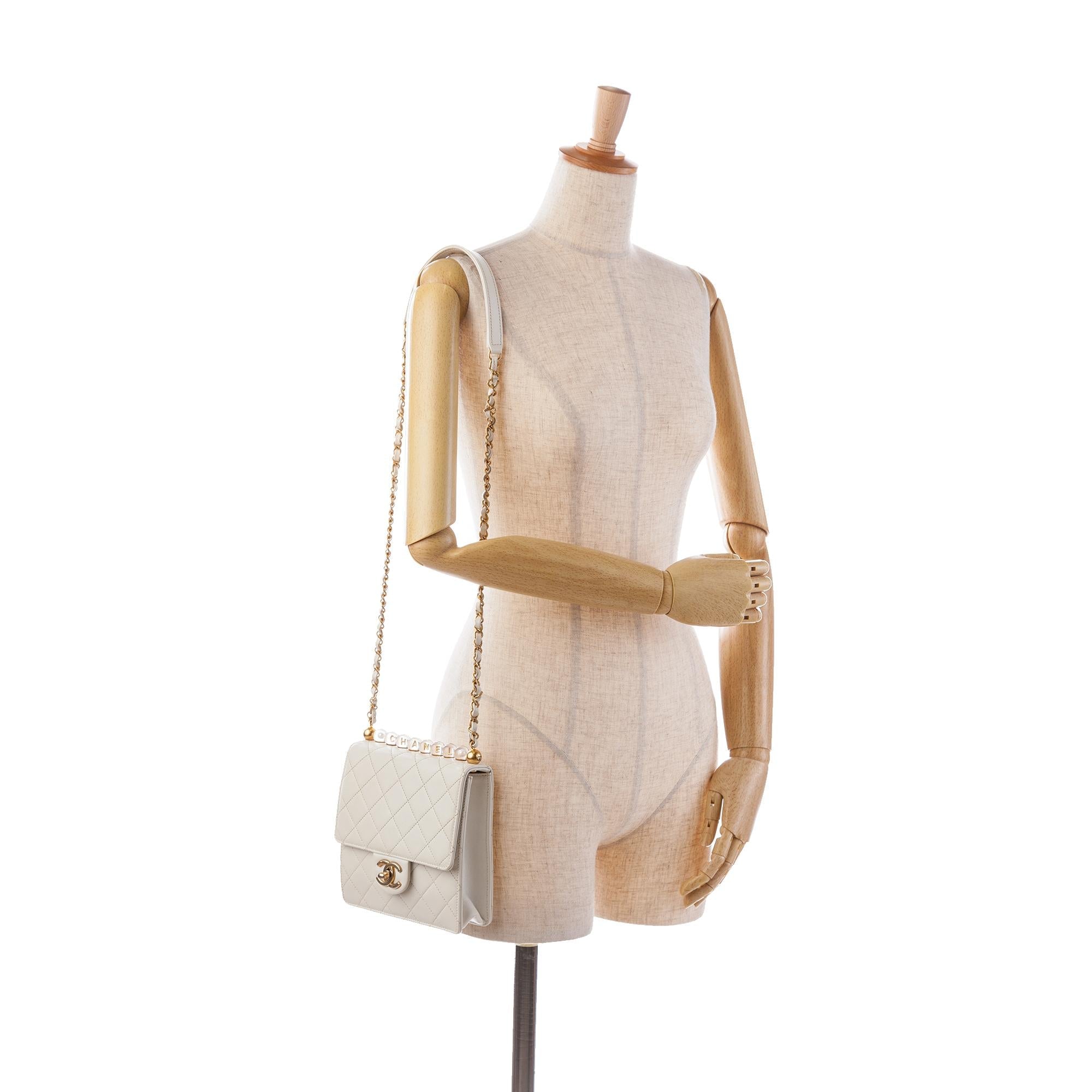 Chanel Small Lambskin Chic Pearls Flap (SHG-dGzanu)