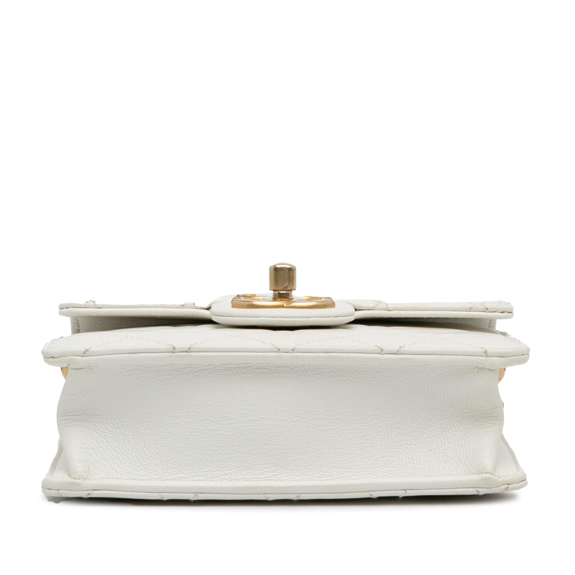 Chanel Small Lambskin Chic Pearls Flap (SHG-YnWZht)