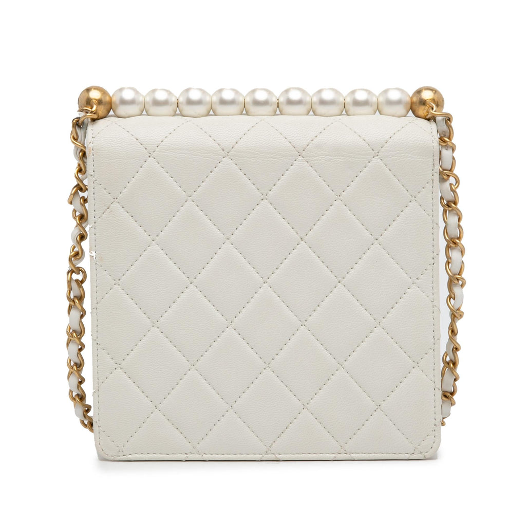 Chanel Small Lambskin Chic Pearls Flap (SHG-xDvuPI)