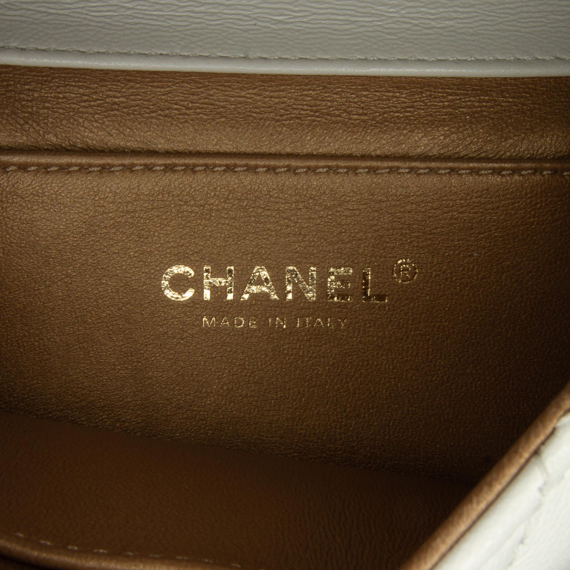 Chanel Small Lambskin Chic Pearls Flap (SHG-xDvuPI)