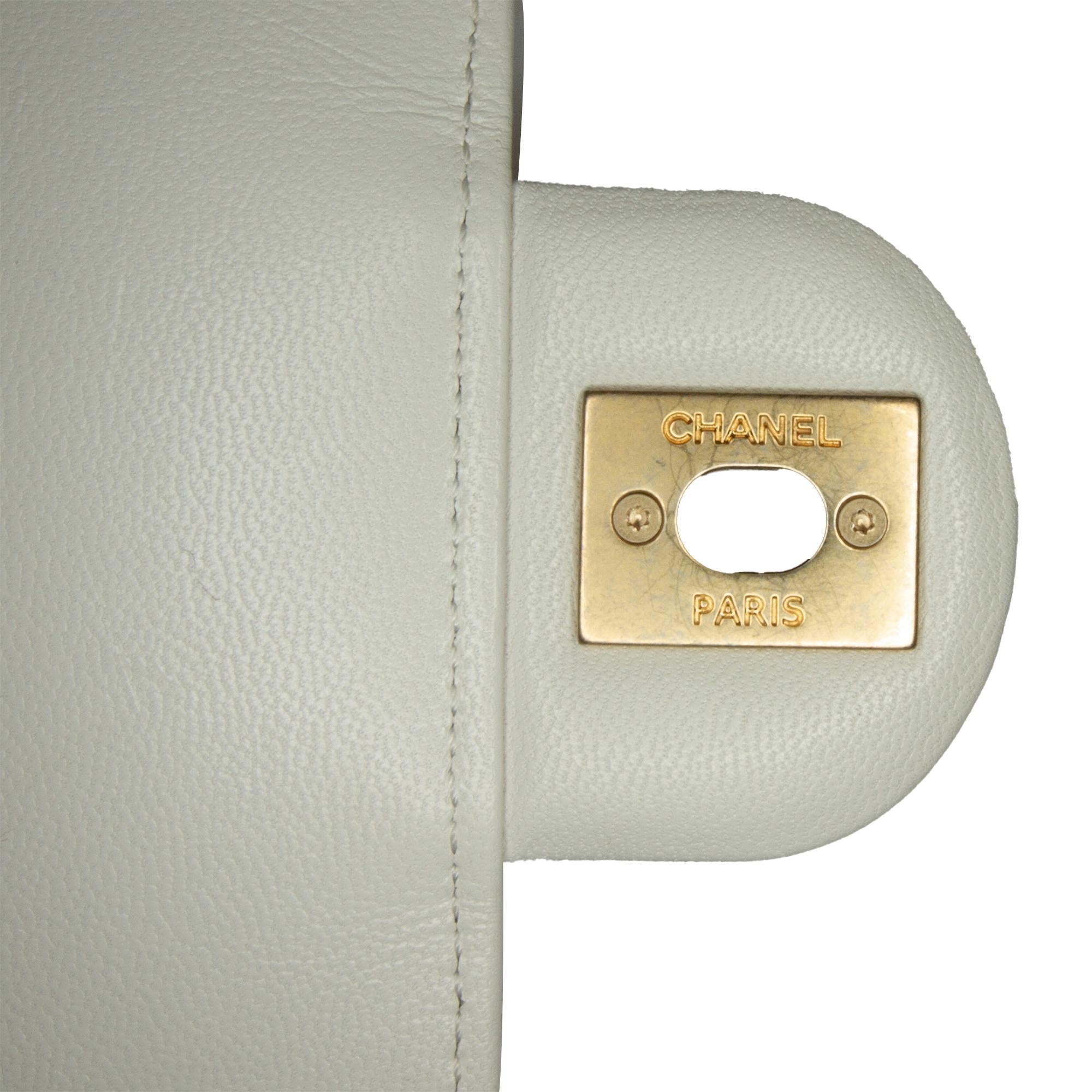 Chanel Small Lambskin Chic Pearls Flap (SHG-xDvuPI)