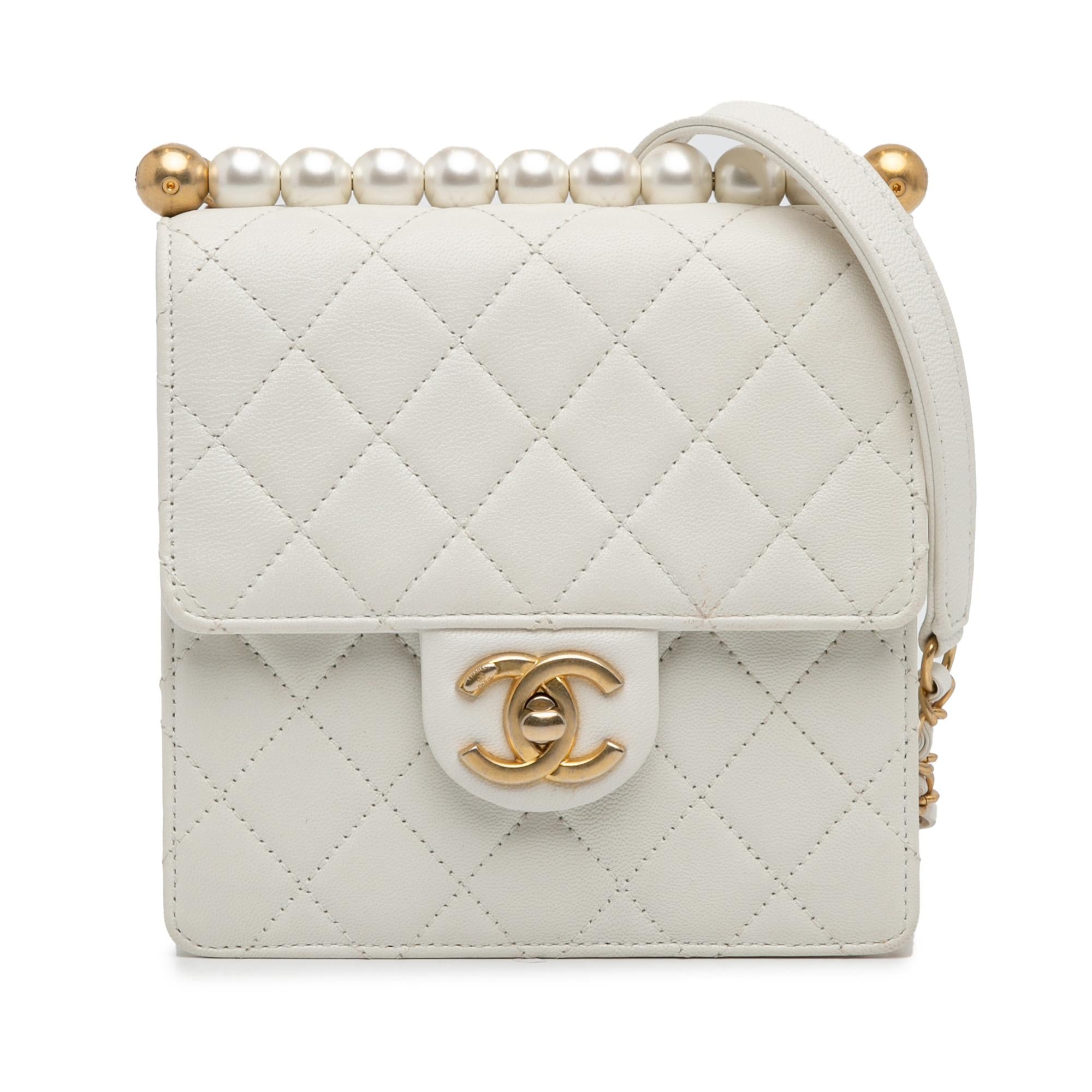 Chanel Small Lambskin Chic Pearls Flap (SHG-xDvuPI)