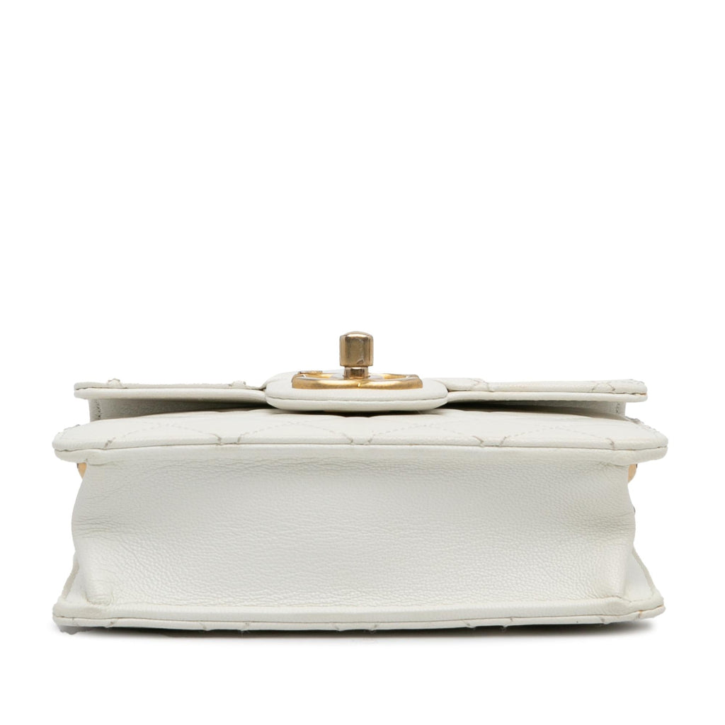 Chanel Small Lambskin Chic Pearls Flap (SHG-xDvuPI)