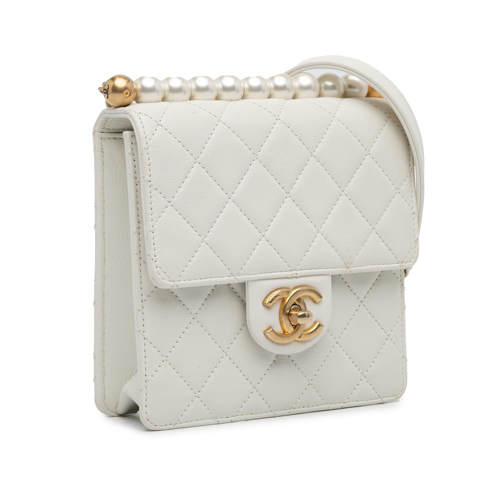 Chanel Small Lambskin Chic Pearls Flap (SHG-xDvuPI)