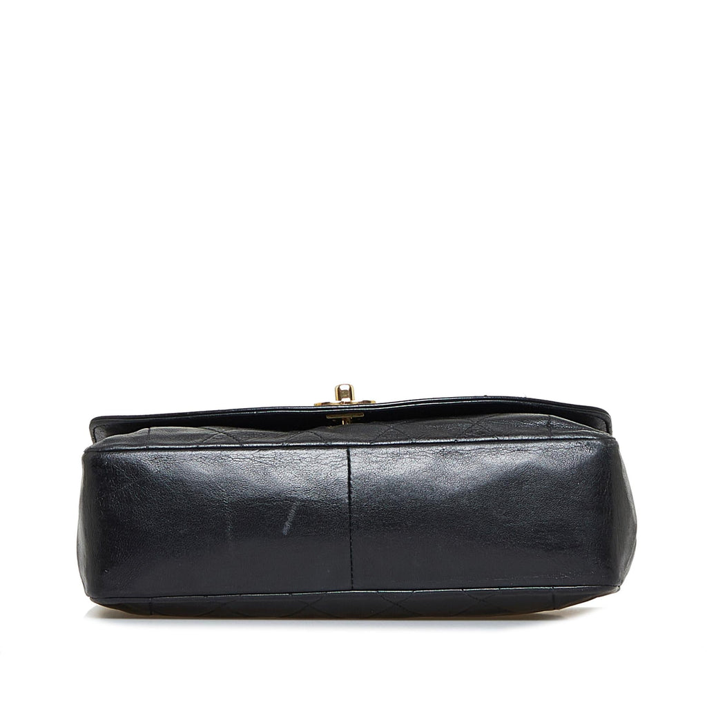 Chanel Small Lambskin Diana Flap (SHG-8DGqg7)