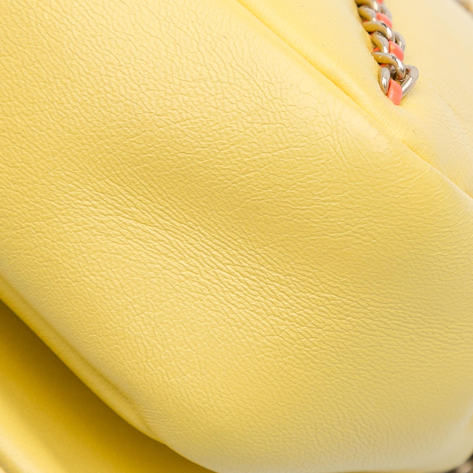 Chanel Small Lambskin Entwined Chain Flap (SHG-17rKtH)