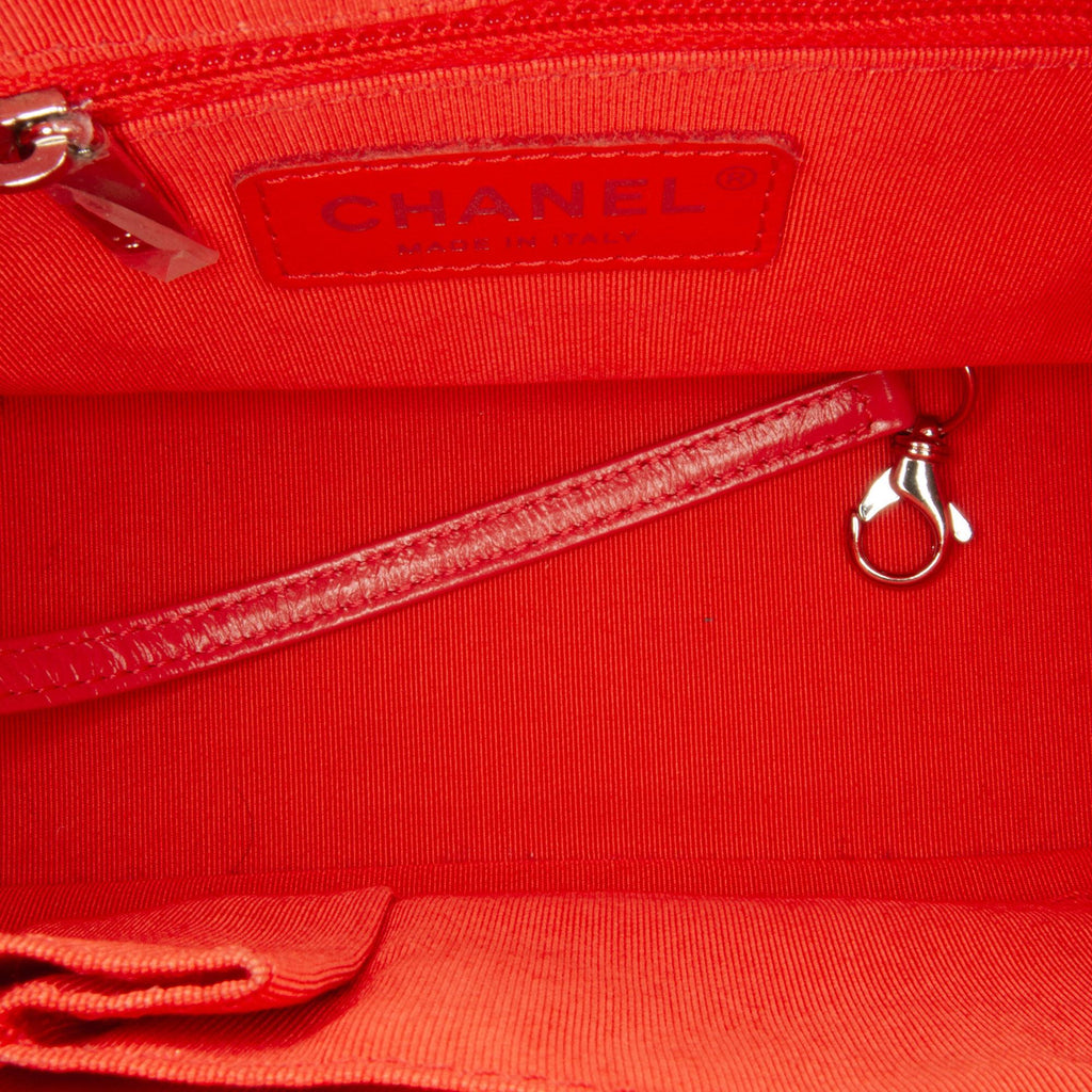 Chanel Small Lambskin Gabrielle Crossbody Bag (SHG-RFaMlk)
