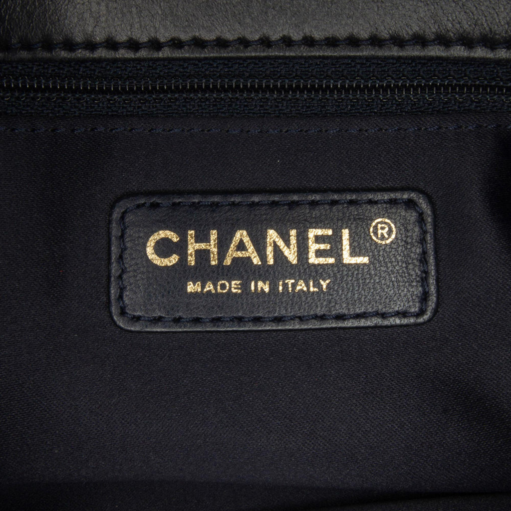 Chanel Small Lambskin Single Flap (SHG-HELS4Y)