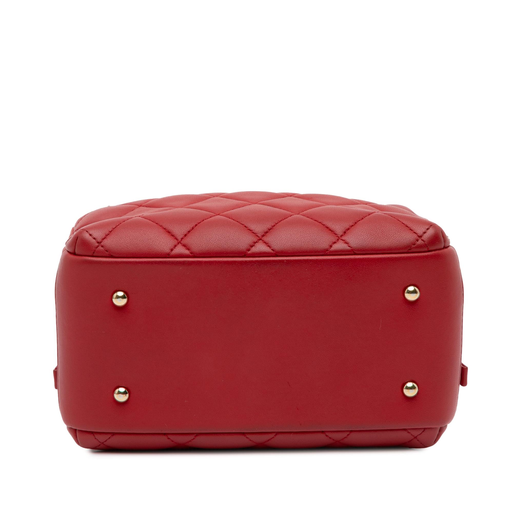 Chanel Small Lambskin Trendy CC Bowling (SHG-QJbngs)