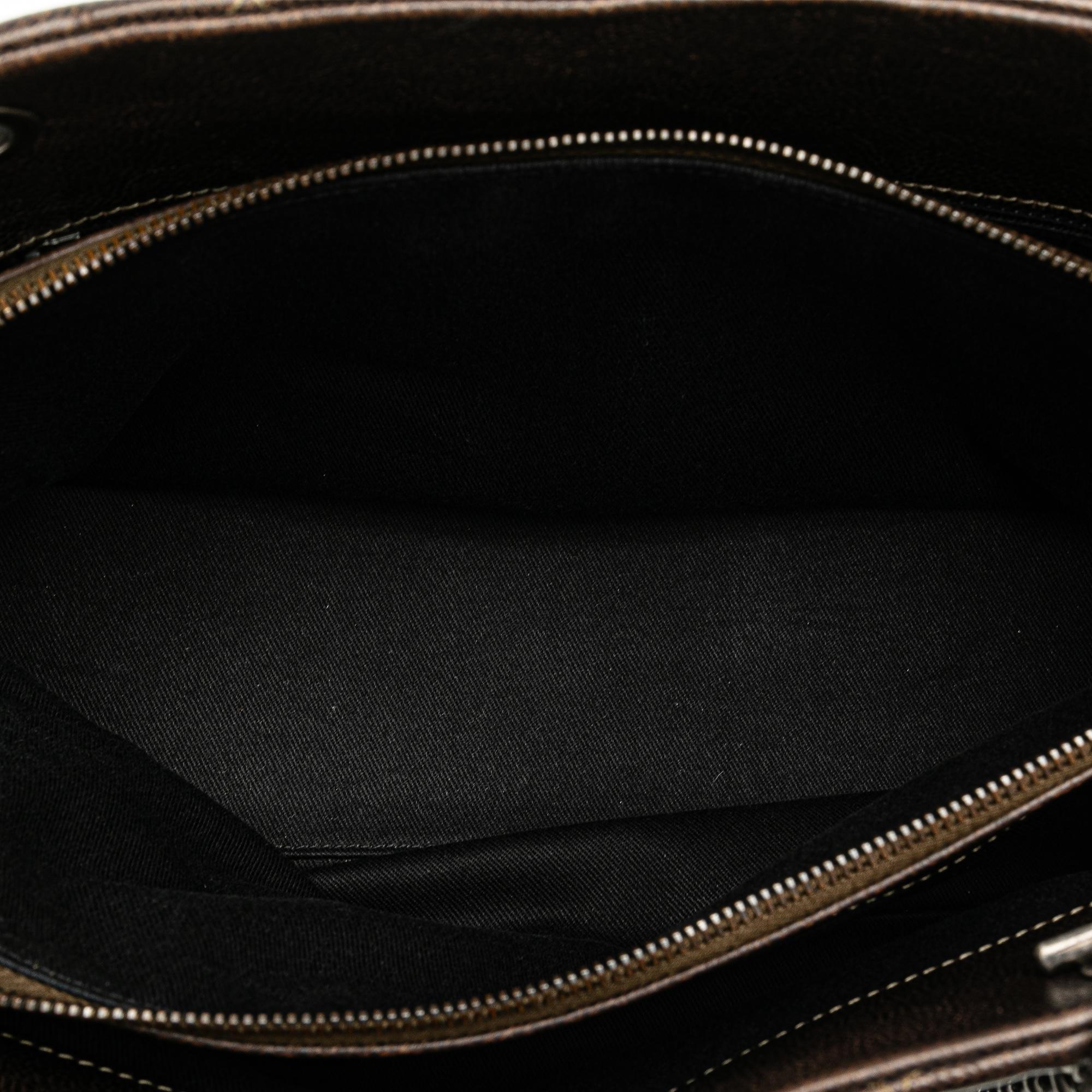 Chanel Small Quilted Caviar Chic Tote (SHG-RUXzte)