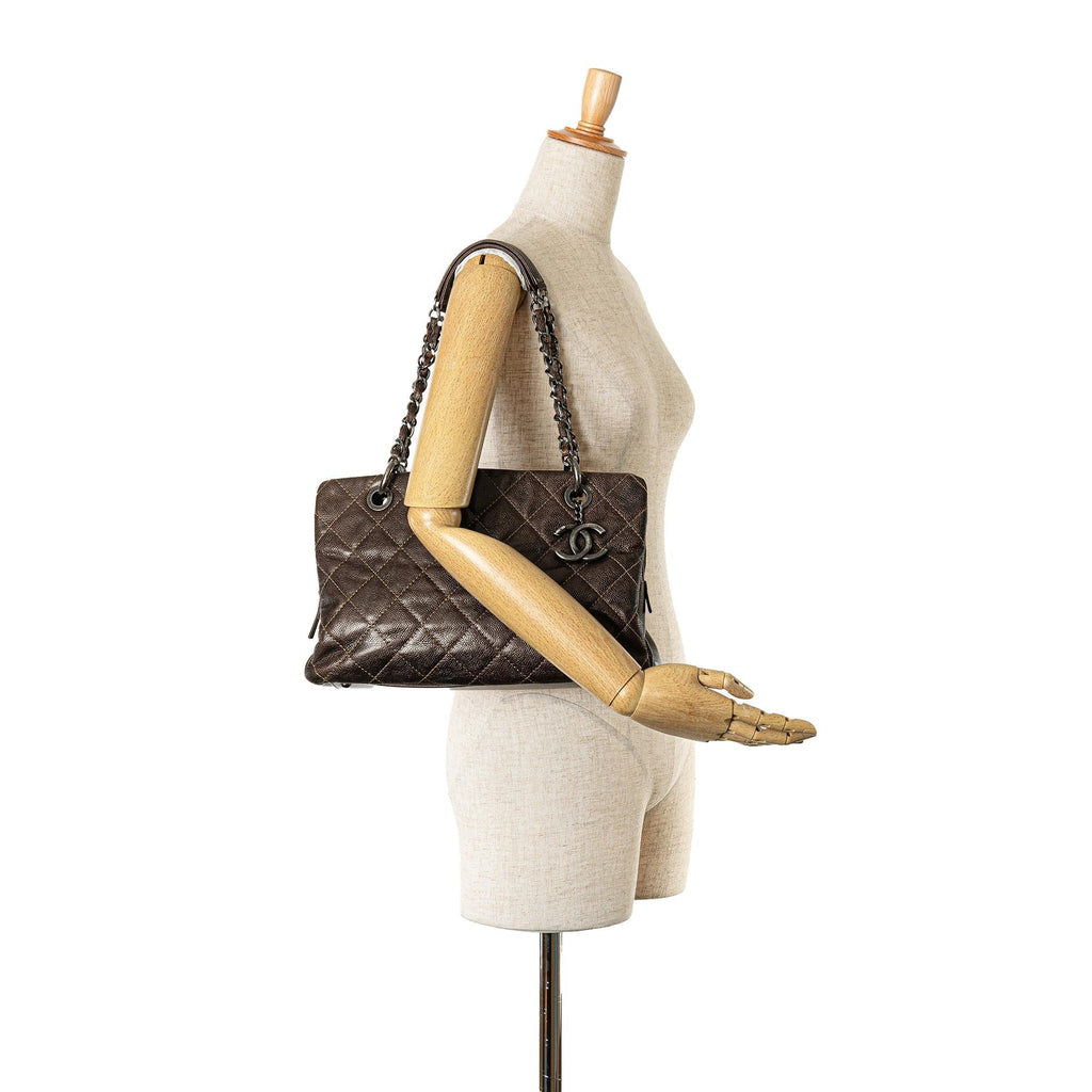 Chanel Small Quilted Caviar Chic Tote (SHG-RUXzte)
