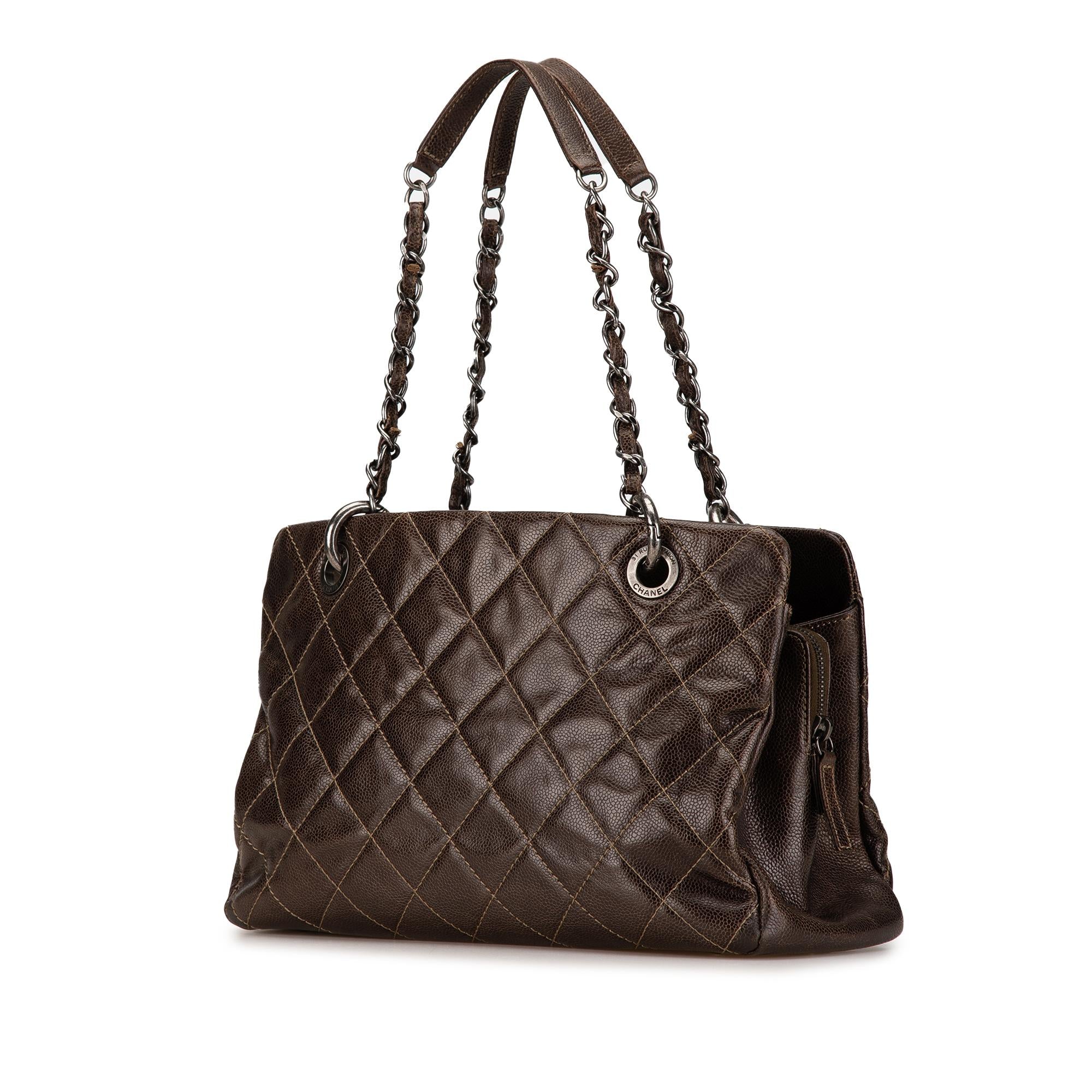 Chanel Small Quilted Caviar Chic Tote (SHG-RUXzte)