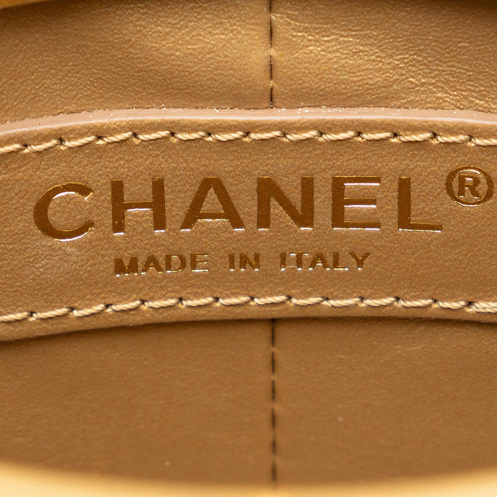 Chanel Small Quilted Lambskin Crown Box Bag (SHG-GuyXwC)