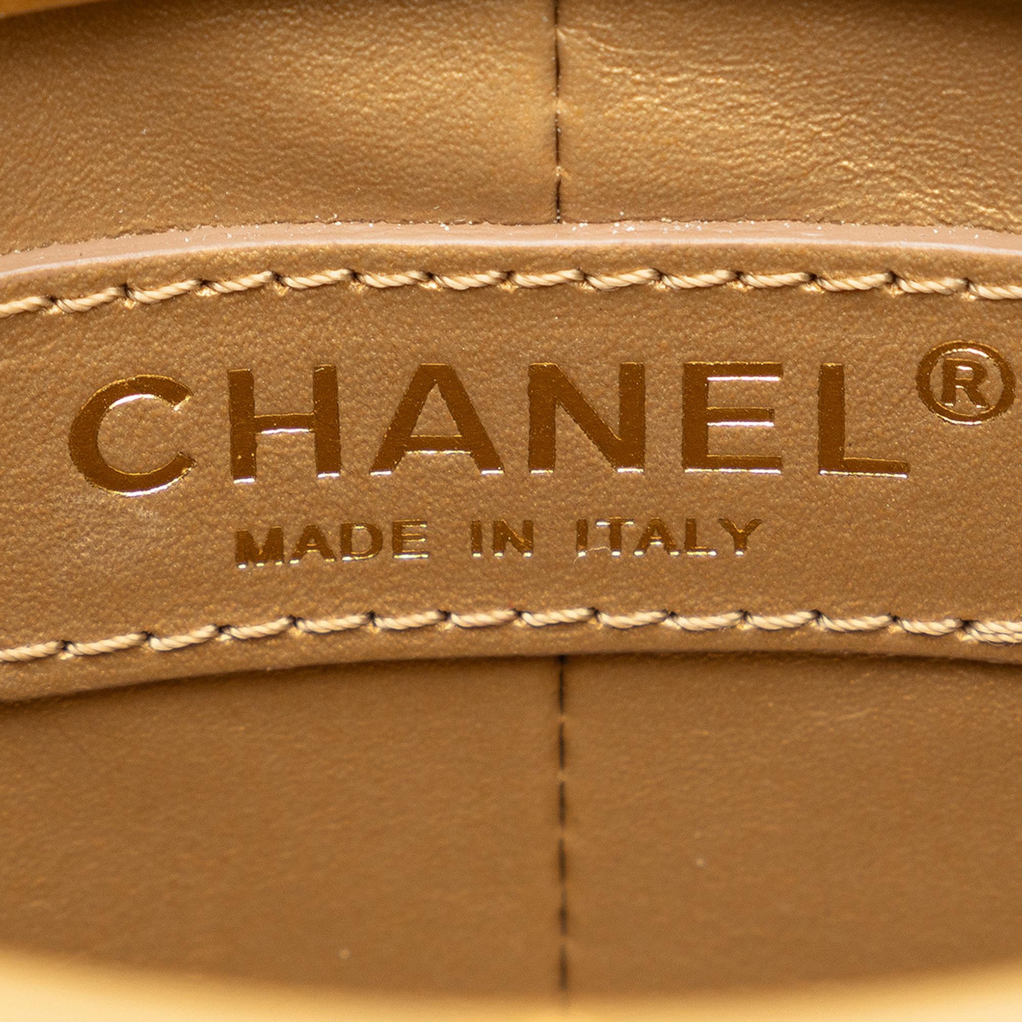 Chanel Small Quilted Lambskin Crown Box Bag (SHG-GuyXwC)