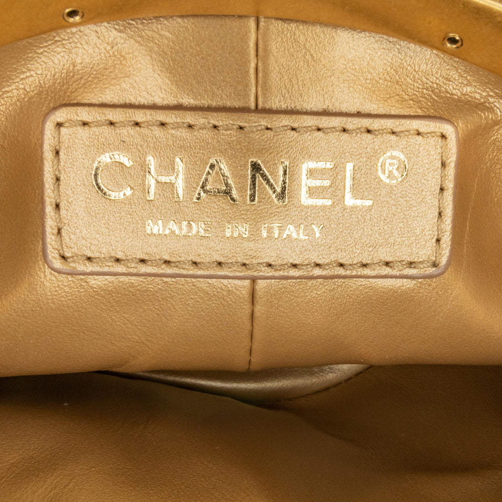 Chanel Small Quilted Lambskin Crown Box Bag (SHG-SRTV1w)