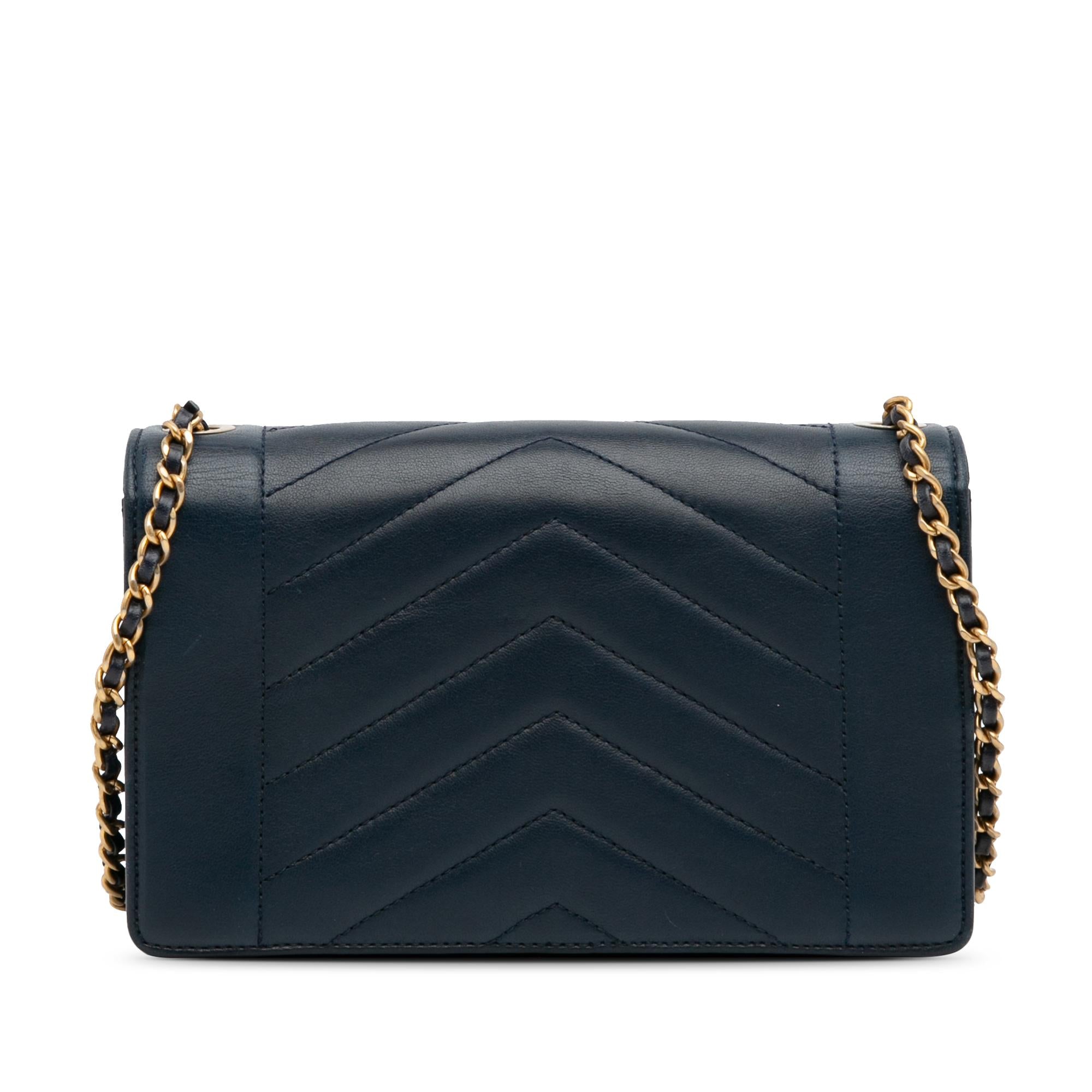 Chanel Small Reversed Chevron Lambskin Flap (SHG-I8TN3a)