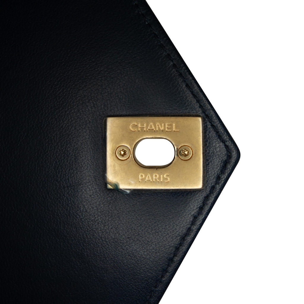 Chanel Small Reversed Chevron Lambskin Flap (SHG-I8TN3a)