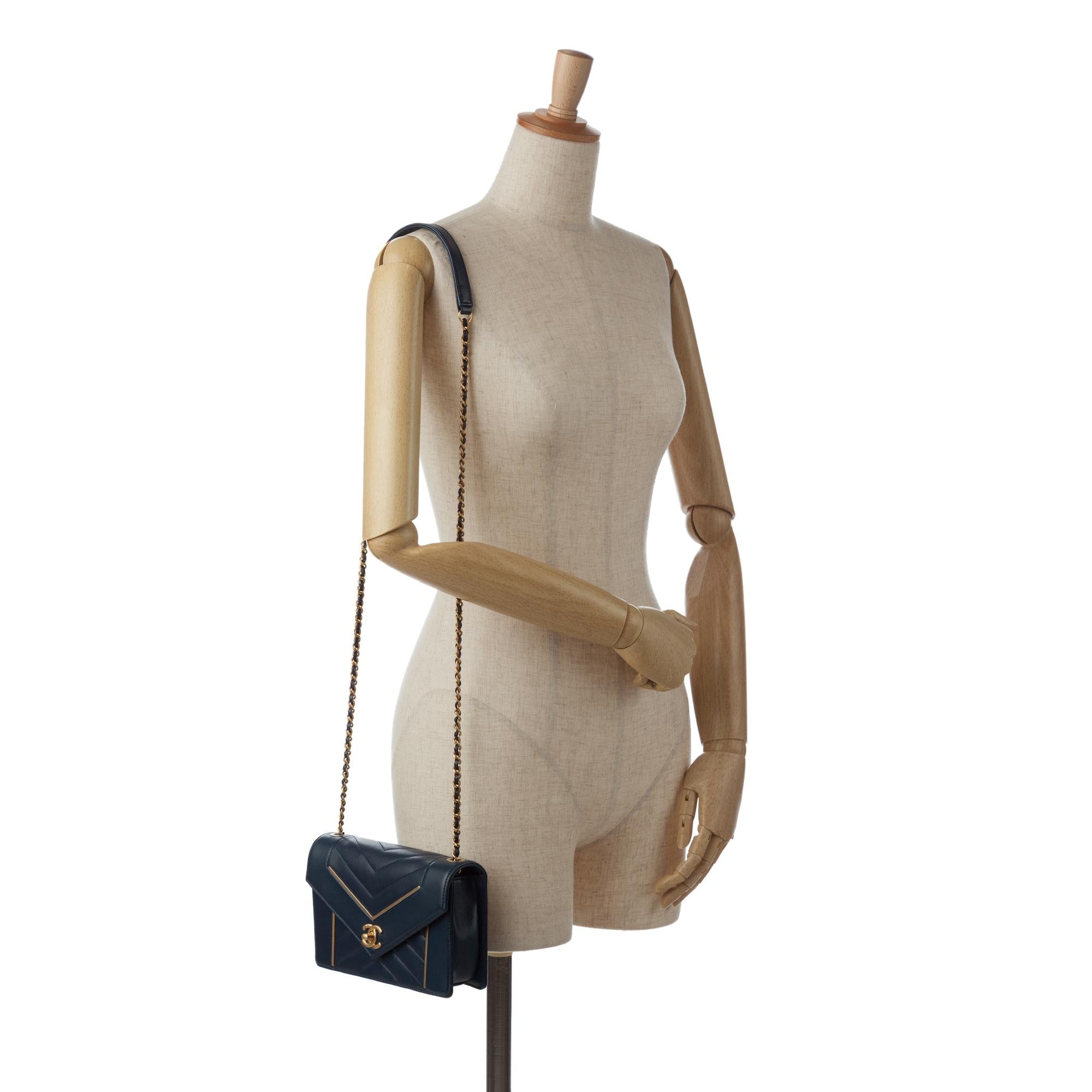 Chanel Small Reversed Chevron Lambskin Flap (SHG-I8TN3a)