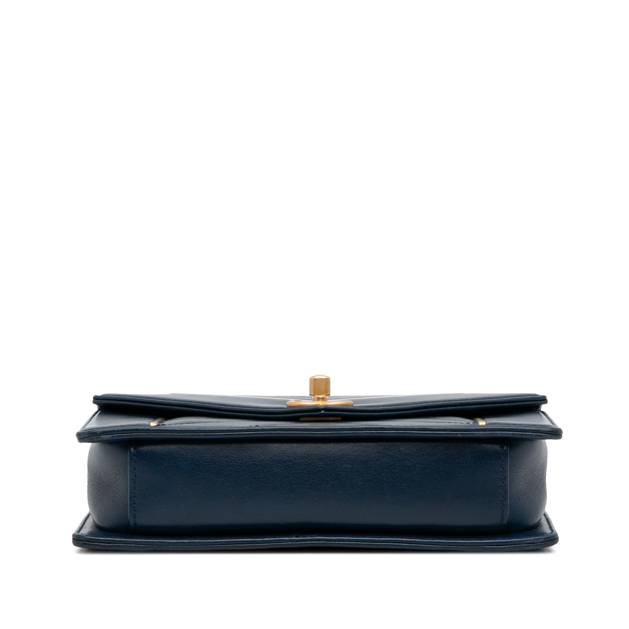 Chanel Small Reversed Chevron Lambskin Flap (SHG-I8TN3a)