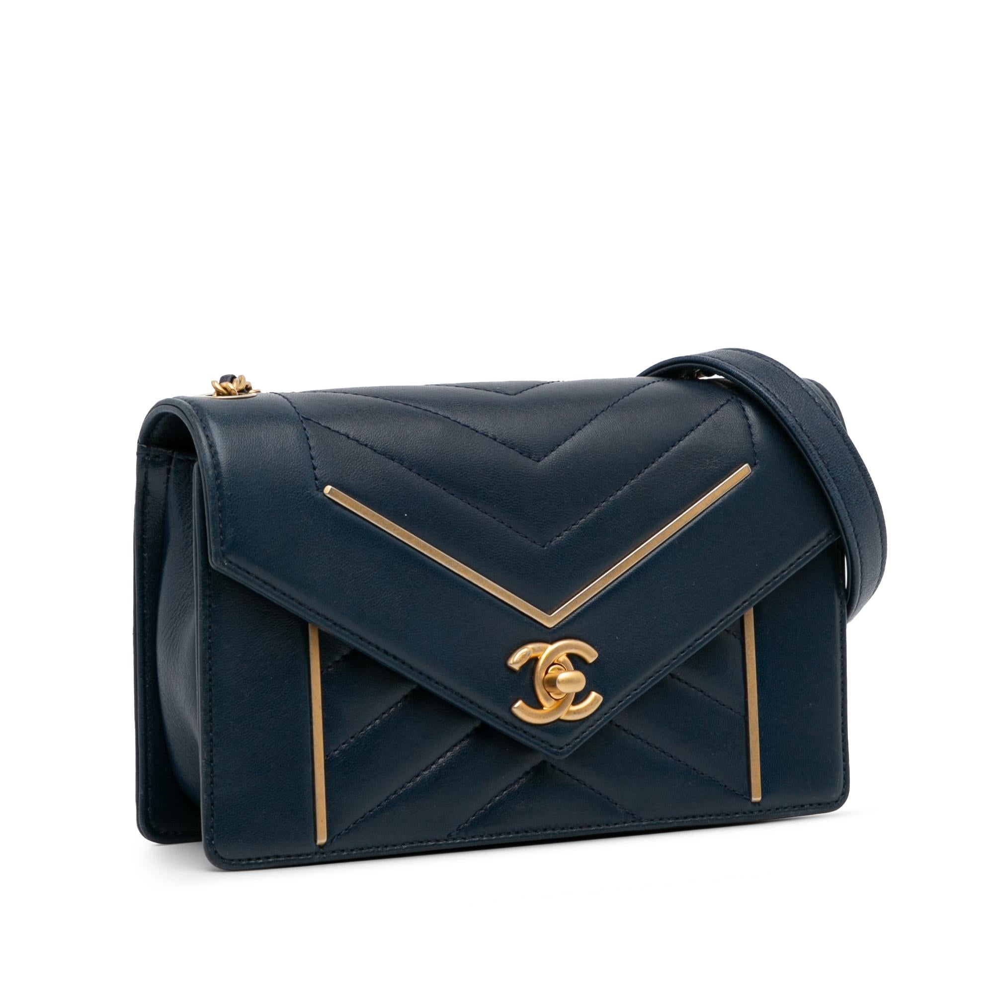 Chanel Small Reversed Chevron Lambskin Flap (SHG-I8TN3a)