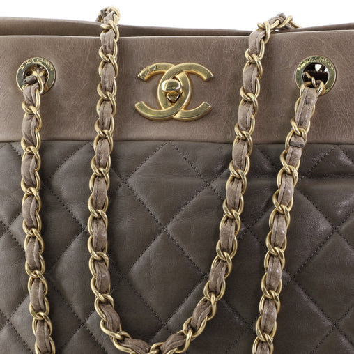 CHANEL GREIGE QUILTED DISTRESSED LEATHER CHAIN TOTE BAG