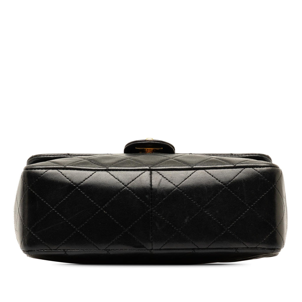 Chanel Square Classic Quilted Lambskin Flap (SHG-UItkKW)