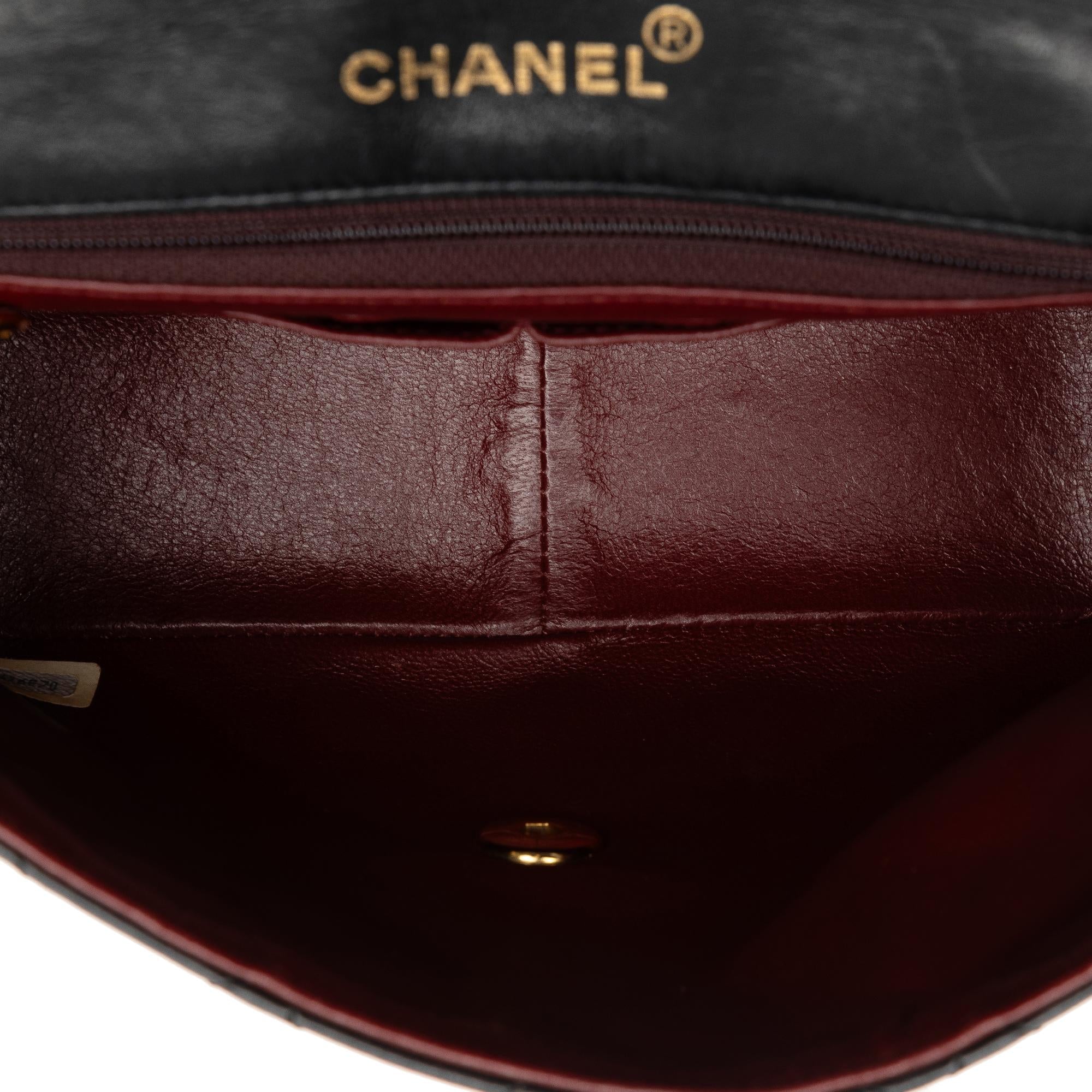 Chanel Square Classic Quilted Lambskin Flap (SHG-UItkKW)