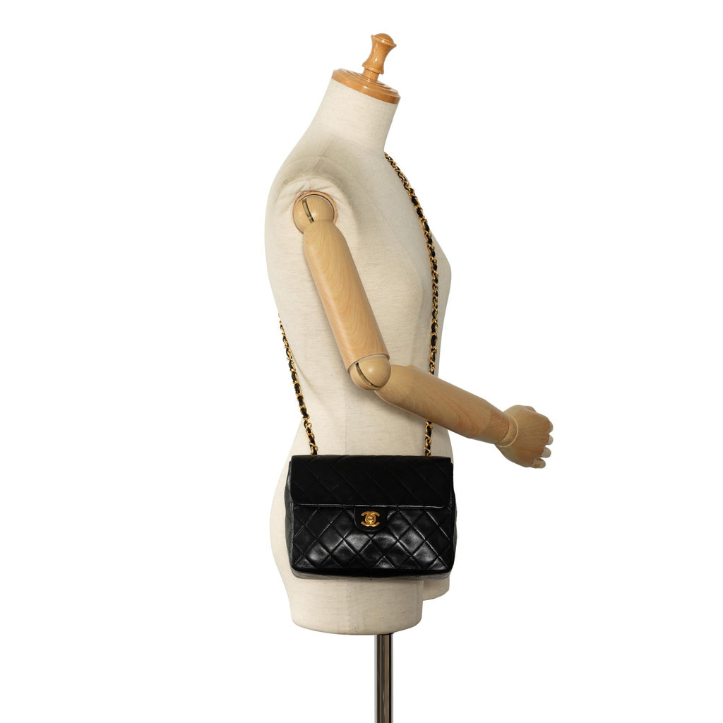 Chanel Square Classic Quilted Lambskin Flap (SHG-UItkKW)