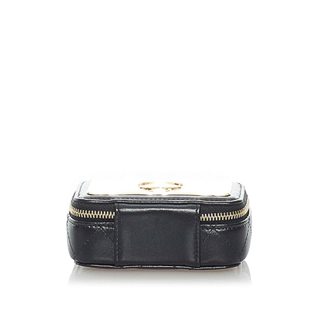 Chanel Square Classic Quilted Lambskin Flap (SHG-DhK2mq)