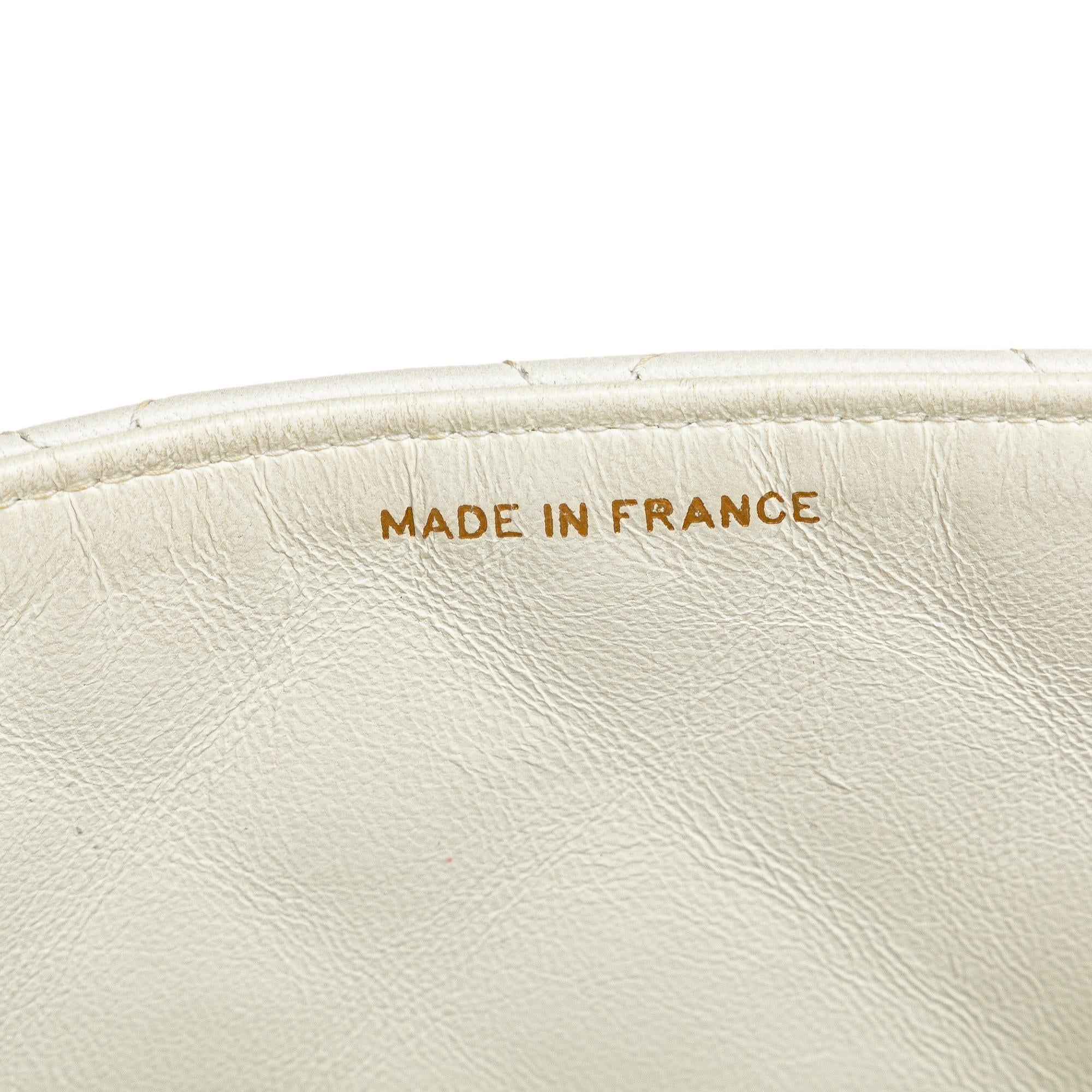 Chanel Square Classic Quilted Lambskin Flap (SHG-iqwoWK)