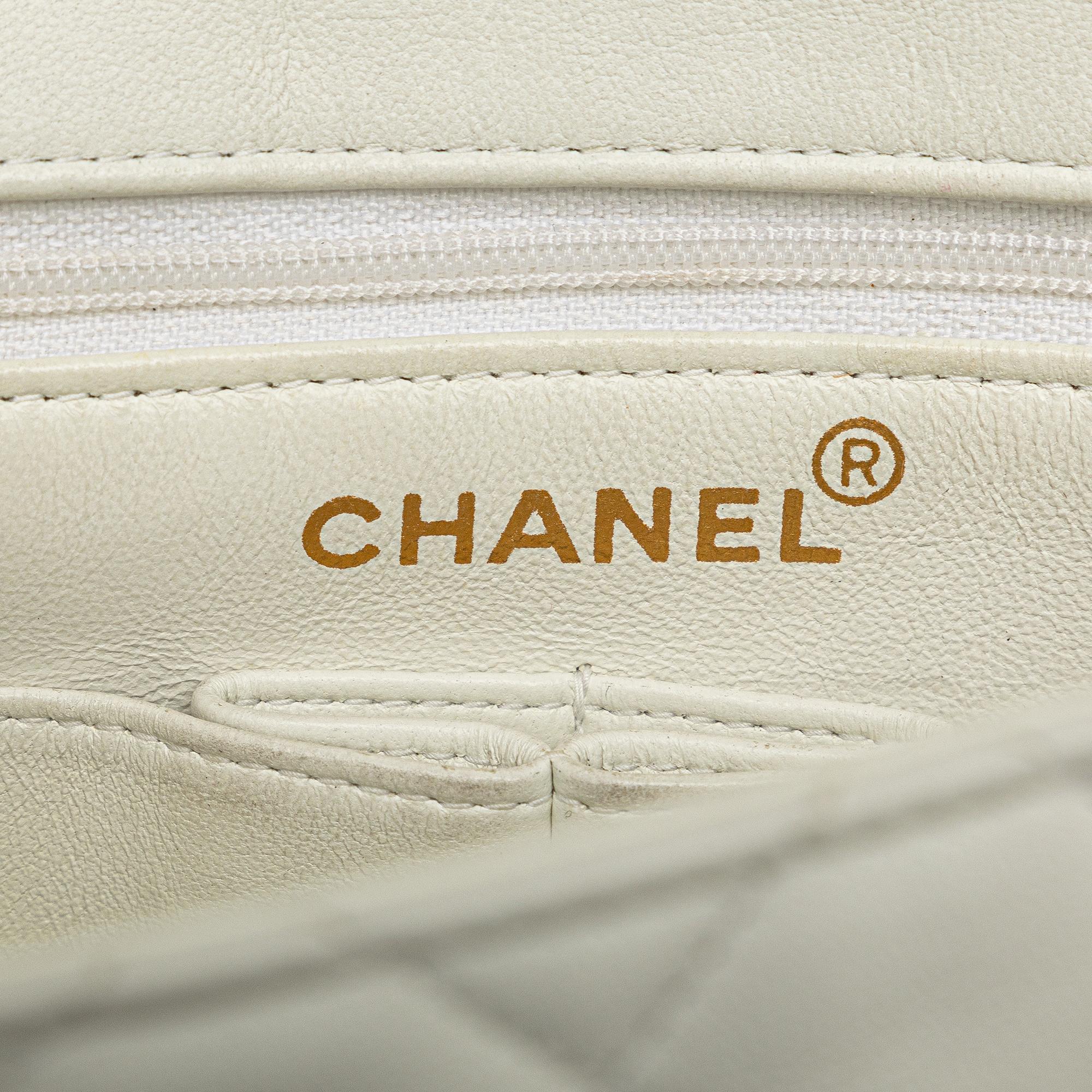 Chanel Square Classic Quilted Lambskin Flap (SHG-iqwoWK)