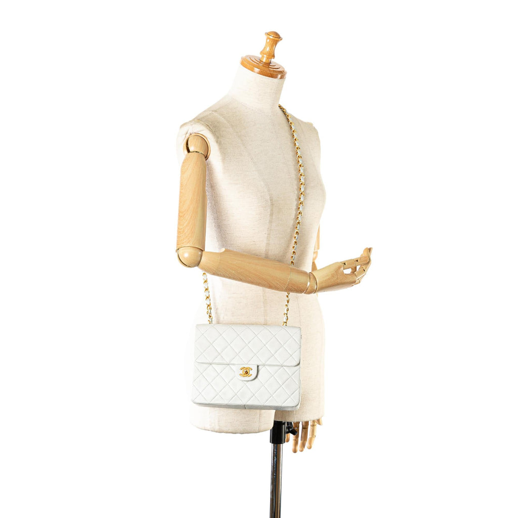 Chanel Square Classic Quilted Lambskin Flap (SHG-iqwoWK)