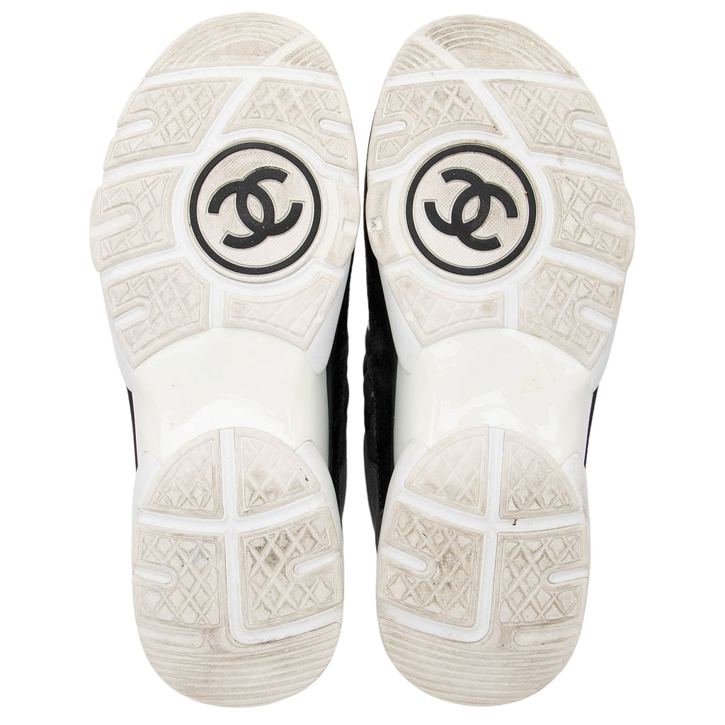 Chanel Quilted Suede CC Sneakers - Size 10 / 40 (SHF-nHAf1t)