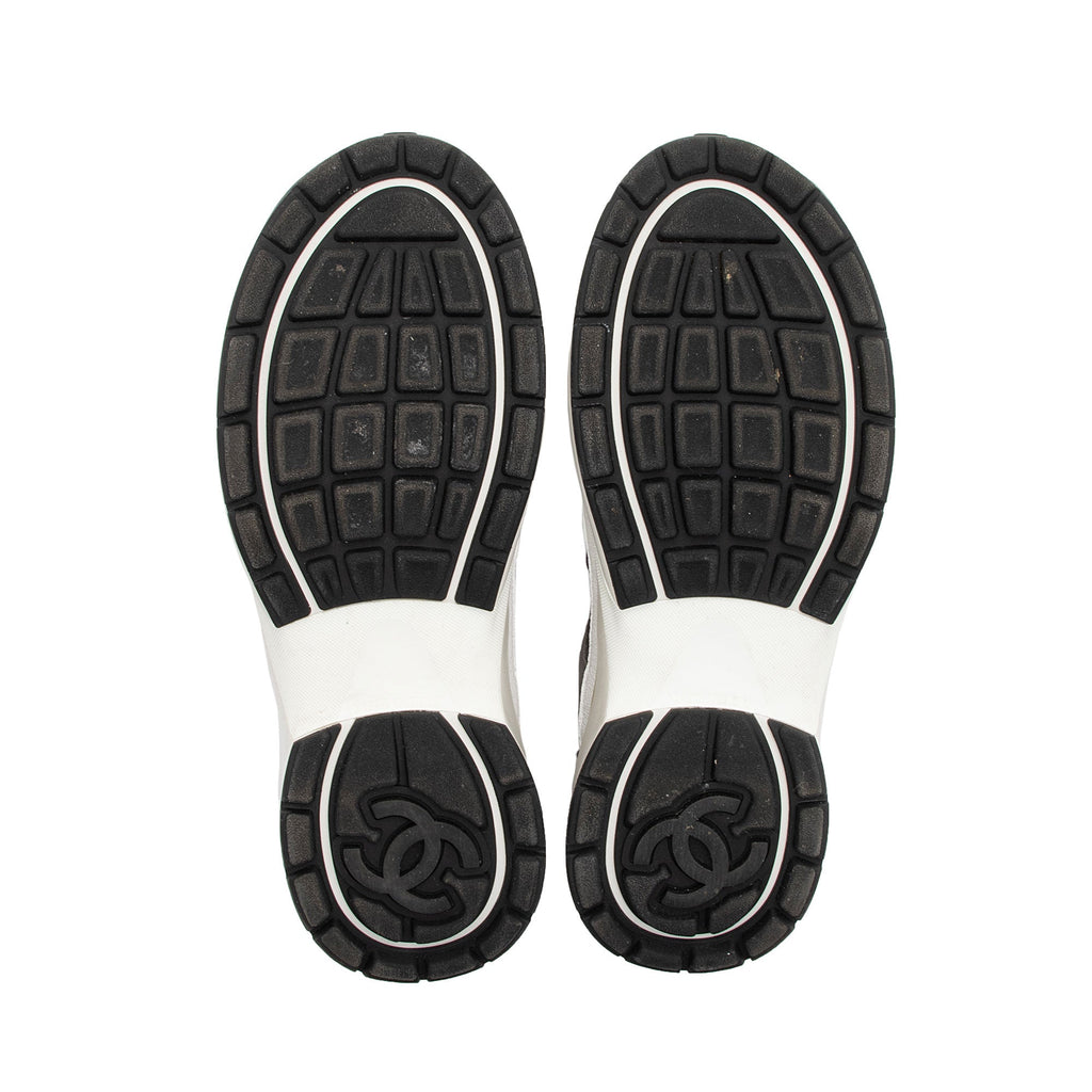 Chanel Suede Calfskin Quilted Fabric CC Sneakers - Size 10 / 40 (SHF-dKSiYL)